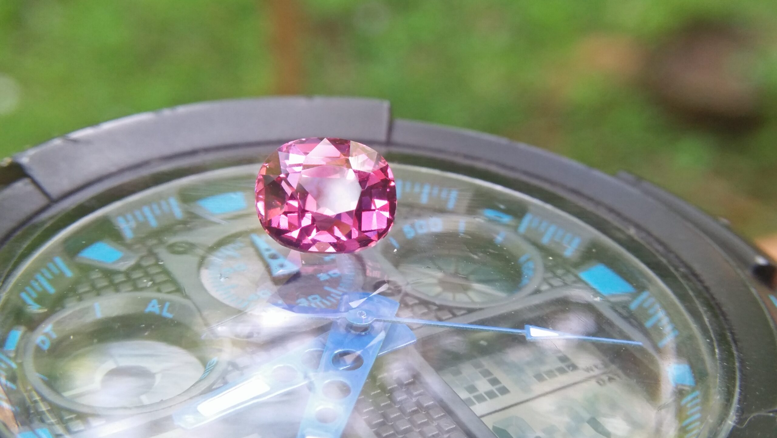 NATURAL Purplish Pink Spinel Shape : Cution Clarity : Very Clean Treatment : Natural/Unheated Dimension : 6.9mm x 5.8mm x 4.8mm Weight : 1.62 Cts Cut : Cution Cut Dispersion : Good Colour : purpalish Pink