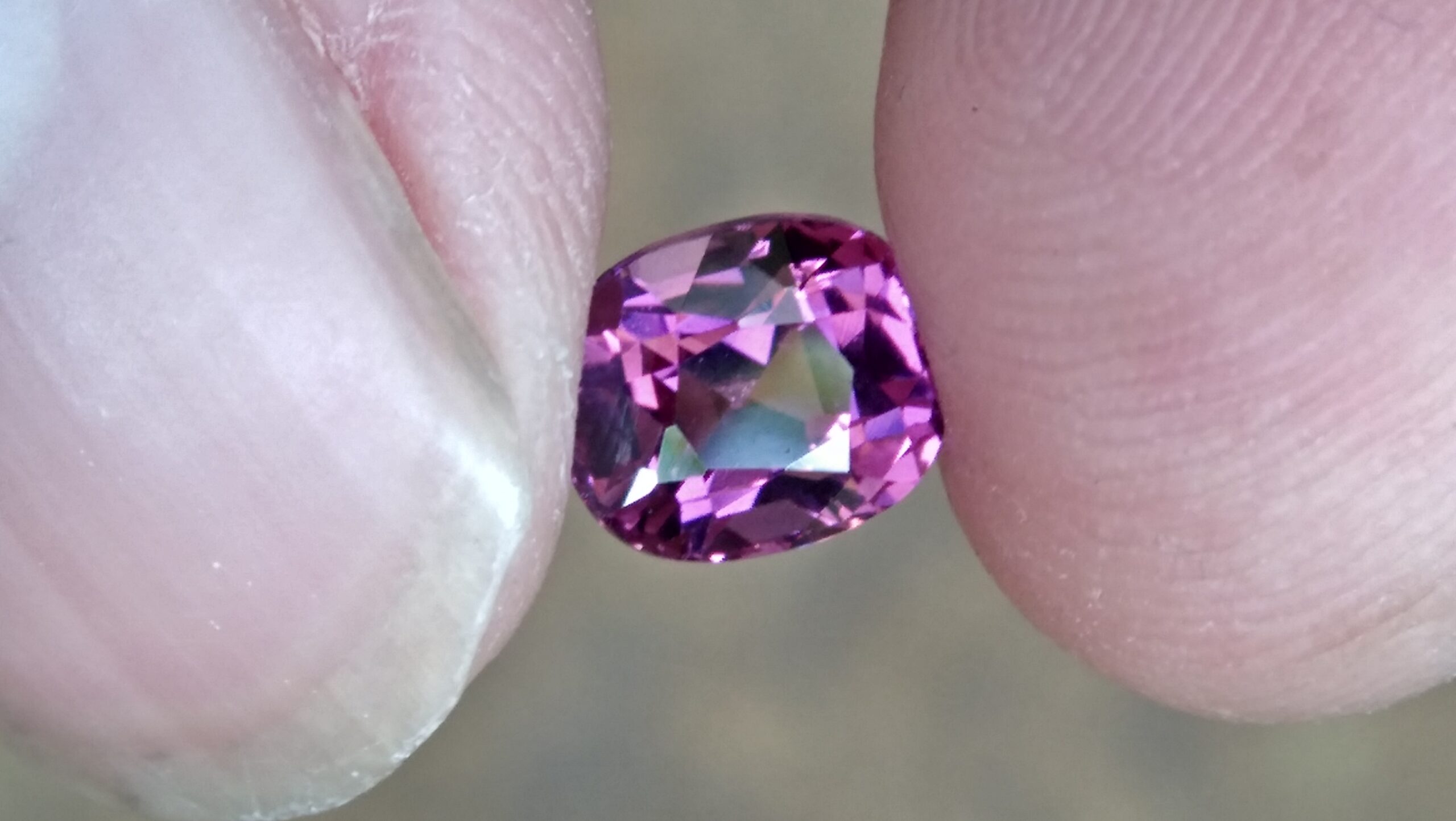 NATURAL Purplish Pink Spinel Shape : Cution Clarity : Very Clean Treatment : Natural/Unheated Dimension : 6.9mm x 5.8mm x 4.8mm Weight : 1.62 Cts Cut : Cution Cut Dispersion : Good Colour : purpalish Pink