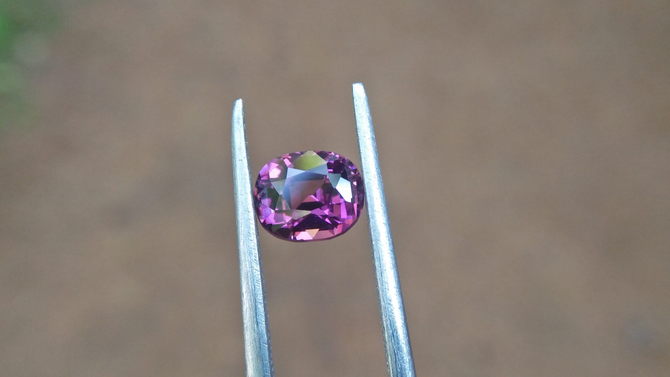 NATURAL Purplish Pink Spinel Shape : Cution Clarity : Very Clean Treatment : Natural/Unheated Dimension : 6.9mm x 5.8mm x 4.8mm Weight : 1.62 Cts Cut : Cution Cut Dispersion : Good Colour : purpalish Pink