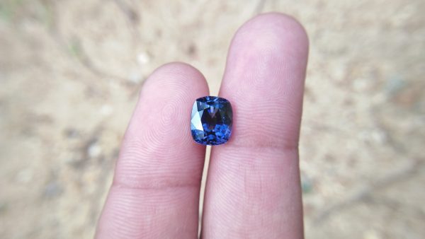 NATURAL Cobalt Spinel Shape : Cution Rectangular Clarity : SI Treatment : Natural/Unheated Weight : 3.76 Cts Colour : Violetish Blue Dimension : 9.11mm x 7.84mm x 6.19mm "CGJ" Certified