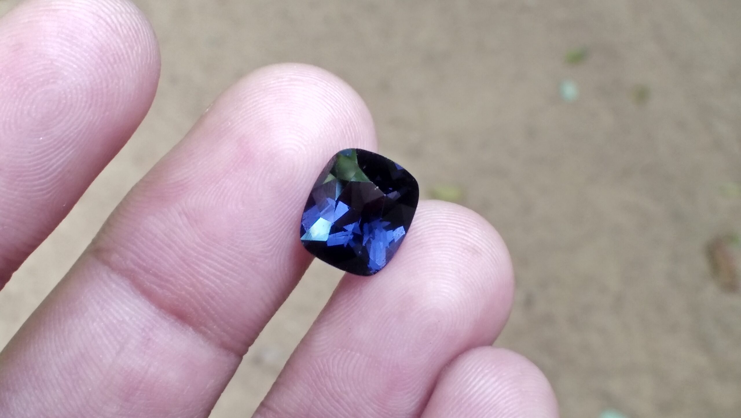 NATURAL Cobalt Spinel Shape : Cution Rectangular Clarity : Clean Cut : Mixed Cut Treatment : Natural/Unheated Weight : 3.60 Cts Colour : Violetish Blue Dimension : 10.37 mm x 8.87 mm x 5.26 mm Species : Natural Spinel Variety : Cobalt Spinel N L/: 71471 "GGTL" Certified (GIA Alumini Association Member)