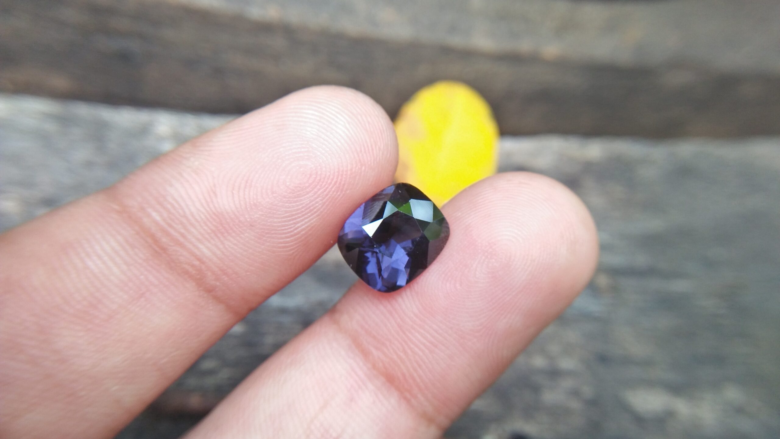 NATURAL Cobalt Spinel Shape : Cution Rectangular Clarity : Clean Cut : Mixed Cut Treatment : Natural/Unheated Weight : 3.60 Cts Colour : Violetish Blue Dimension : 10.37 mm x 8.87 mm x 5.26 mm Species : Natural Spinel Variety : Cobalt Spinel N L/: 71471 "GGTL" Certified (GIA Alumini Association Member)