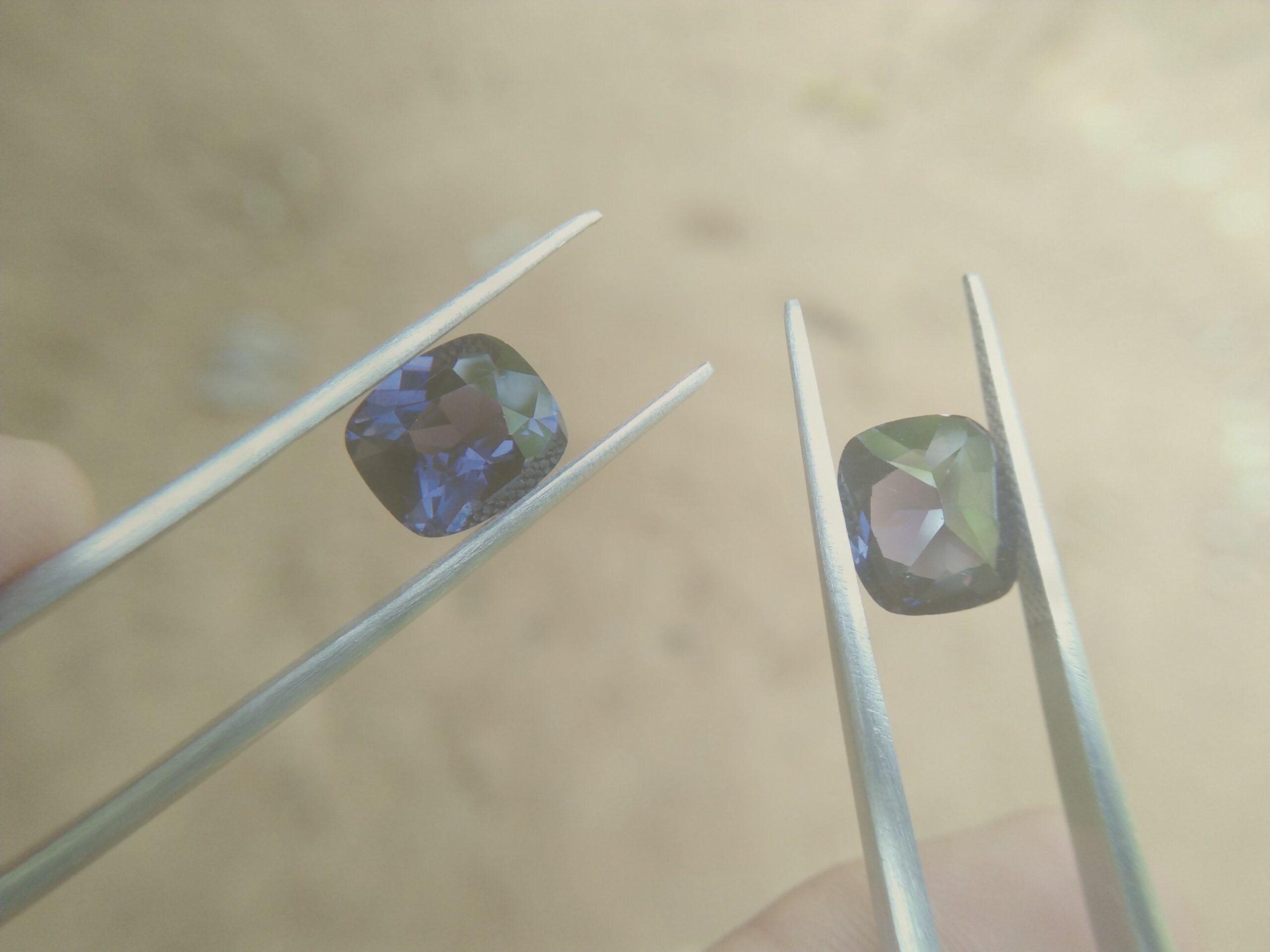 NATURAL Cobalt Spinel Shape : Cution Rectangular Clarity : Clean Cut : Mixed Cut Treatment : Natural/Unheated Weight : 3.60 Cts Colour : Violetish Blue Dimension : 10.37 mm x 8.87 mm x 5.26 mm Species : Natural Spinel Variety : Cobalt Spinel N L/: 71471 "GGTL" Certified (GIA Alumini Association Member)