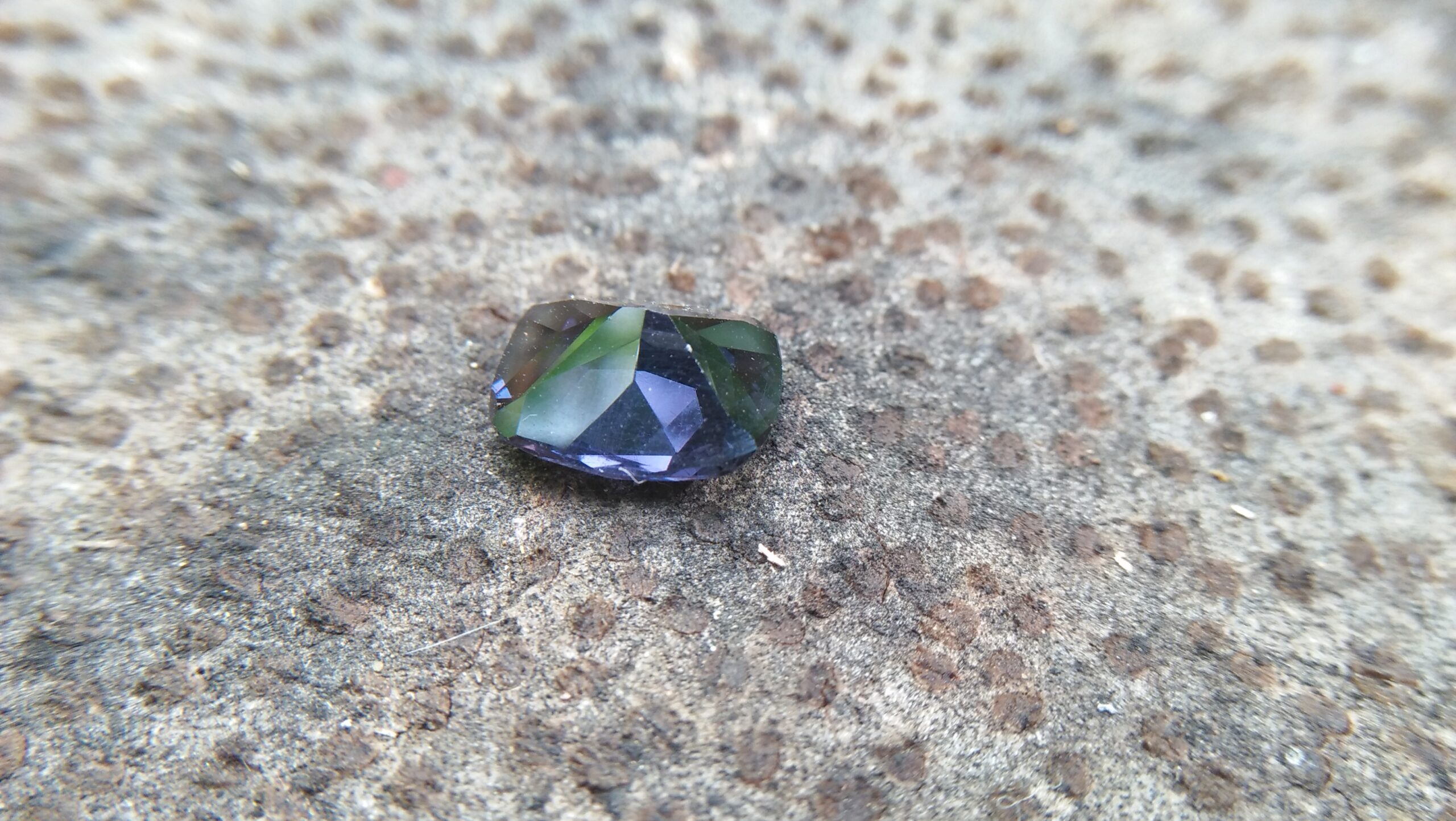 NATURAL Cobalt Spinel Shape : Cution Rectangular Clarity : Clean Cut : Mixed Cut Treatment : Natural/Unheated Weight : 3.60 Cts Colour : Violetish Blue Dimension : 10.37 mm x 8.87 mm x 5.26 mm Species : Natural Spinel Variety : Cobalt Spinel N L/: 71471 "GGTL" Certified (GIA Alumini Association Member)