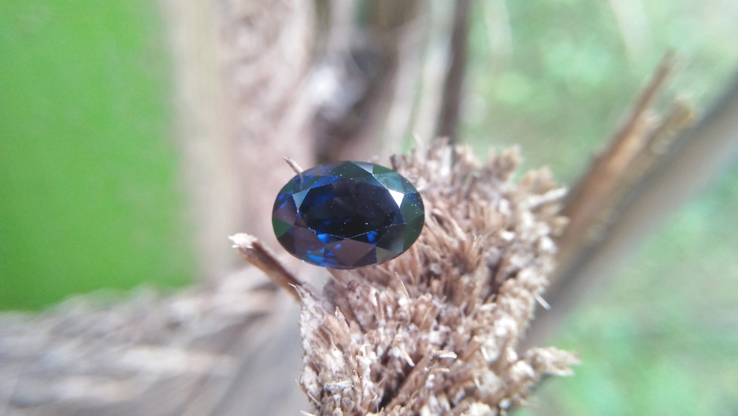 NATURAL Cobalt Spinel Shape : Ovel Clarity : SI Cut : Mixed Cut Treatment : Natural/Unheated Weight : 3.12 Cts Colour : Deep Violetish Green Blue Dimension : 9.31 mm x 7.18 mm x 5.48 mm Species : Natural Spinel Variety : Cobalt Spinel L/N : 68049 "GGTL" Certified (GIA Alumini Association Member)