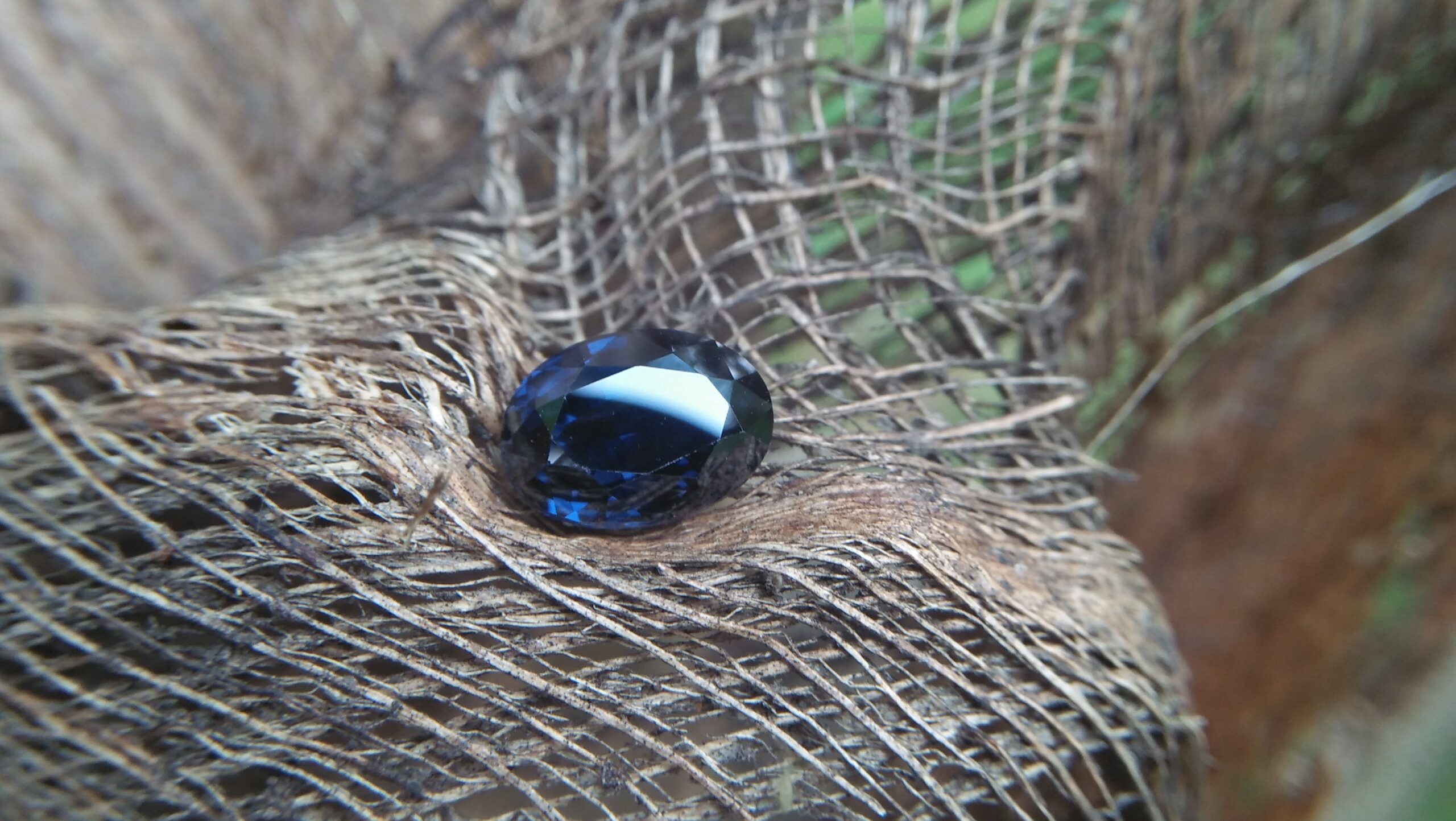 NATURAL Cobalt Spinel Shape : Ovel Clarity : SI Cut : Mixed Cut Treatment : Natural/Unheated Weight : 3.12 Cts Colour : Deep Violetish Green Blue Dimension : 9.31 mm x 7.18 mm x 5.48 mm Species : Natural Spinel Variety : Cobalt Spinel L/N : 68049 "GGTL" Certified (GIA Alumini Association Member)