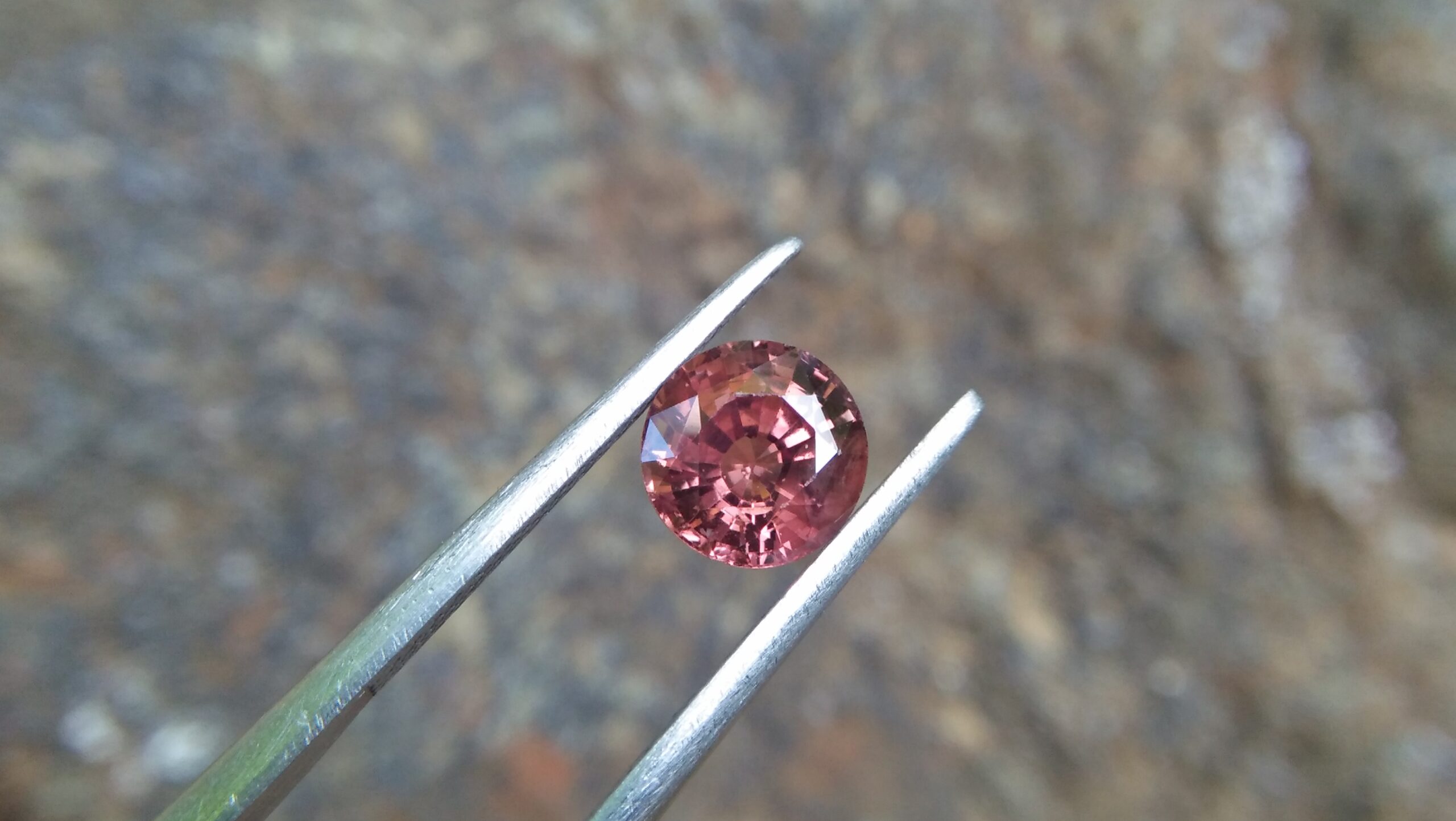 NATURAL Orangy Brown SAPPHIRE Shape : Round Dimension : 7 mm x 4.5 mm Weight : 1.70 Cts Clarity : SI Colour : Orangy Brown Transparency : Transparent Treatment : Unheated/Natural