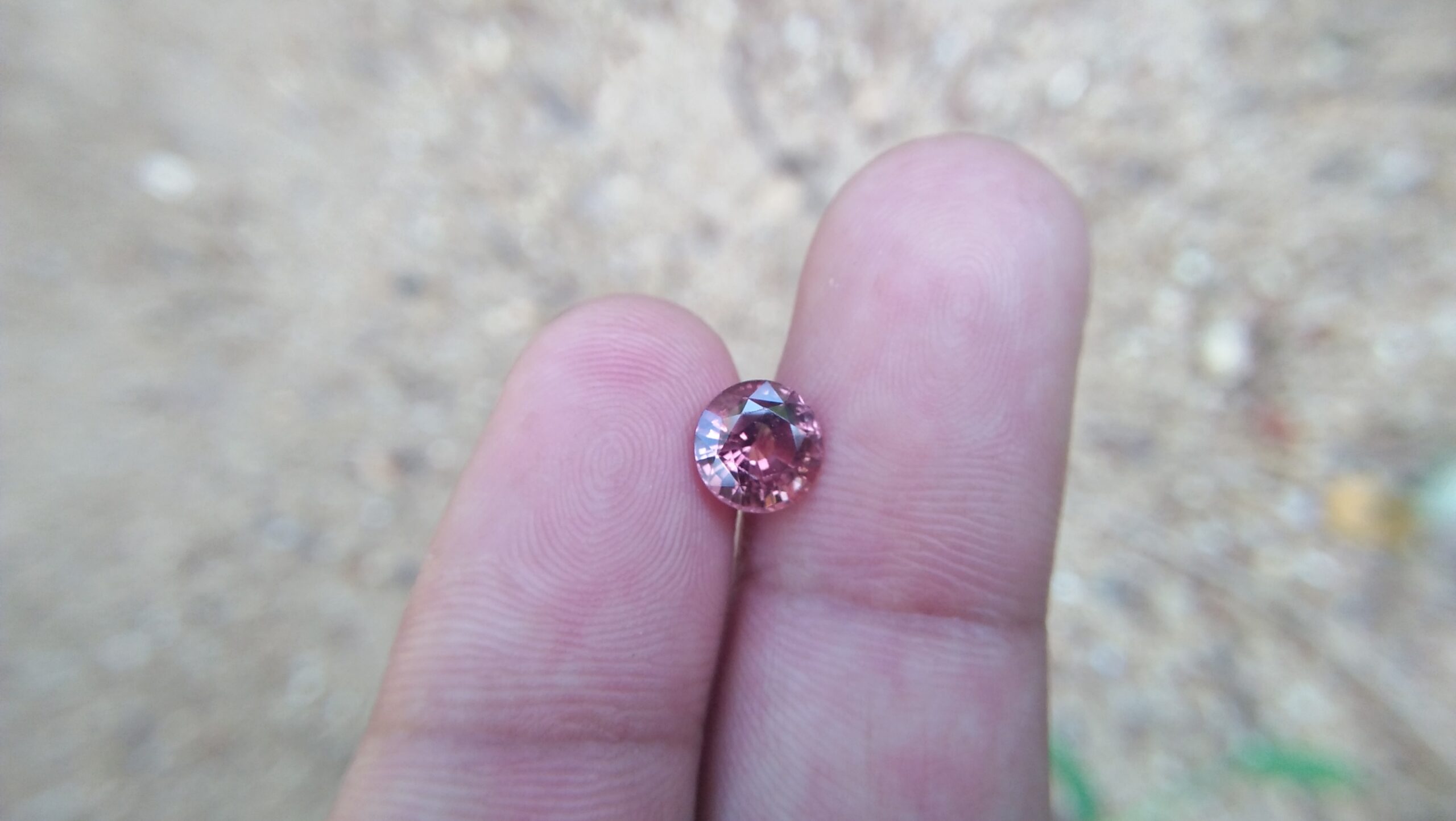 NATURAL Orangy Brown SAPPHIRE Shape : Round Dimension : 7 mm x 4.5 mm Weight : 1.70 Cts Clarity : SI Colour : Orangy Brown Transparency : Transparent Treatment : Unheated/Natural