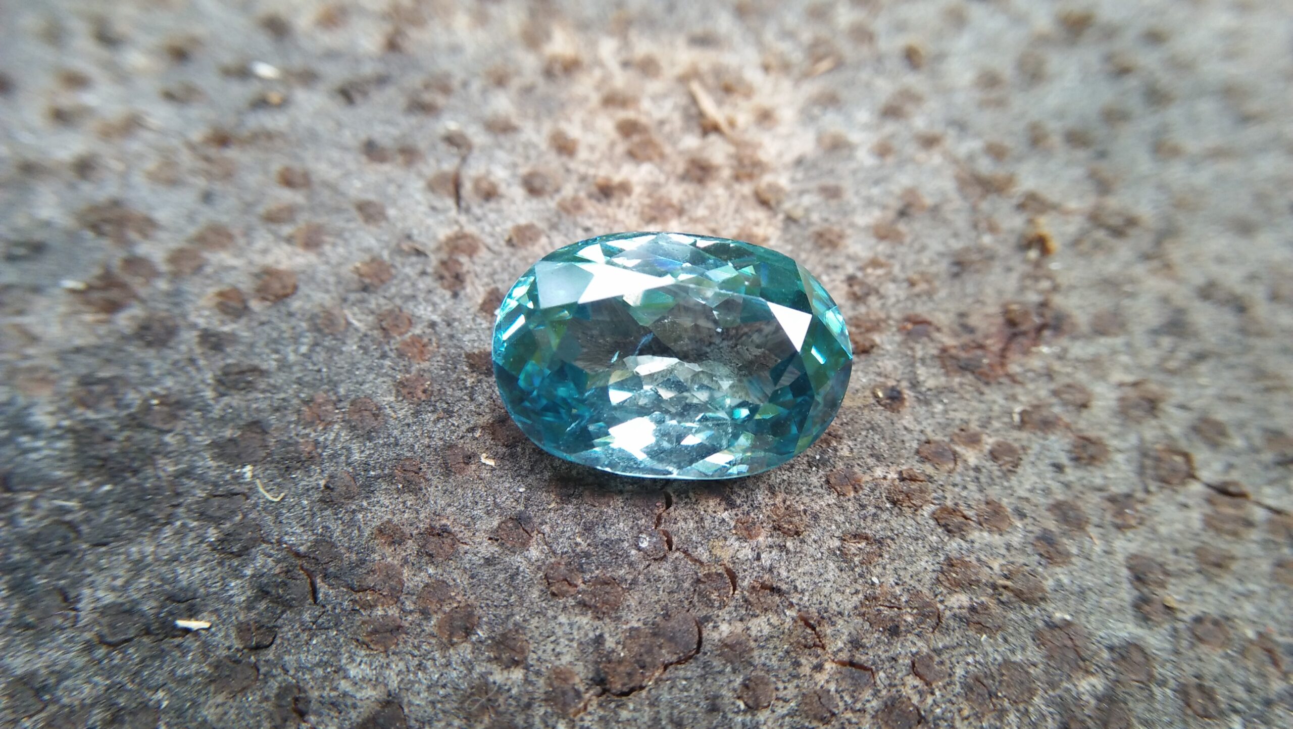 Natural Genuine Blue Zircon - Starlite WEIGHT : 13.03ct COLOUR : Vivid Greenish Blue CUT & SHAPE : Fancy Oval TRANSPARENCY : Transparent MEASUREMMENT : 15.2x 10.35 x 7.21mm SPECREUM : Rare earth spectrum TREATMENT : None "GLK" Certified ( GIA Alumni Association Member/ Member of Gemmological association Great Britain) GLK : UN - 01484 • Blue zircon is one of the US birthstones for December