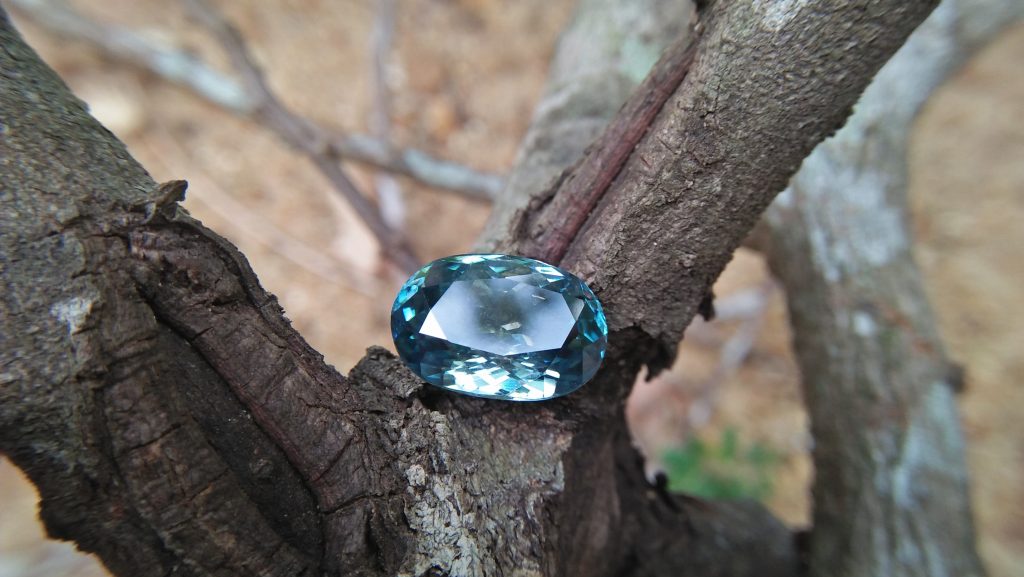 Natural Genuine Blue Zircon - Starlite WEIGHT : 13.03ct COLOUR : Vivid Greenish Blue CUT & SHAPE : Fancy Oval TRANSPARENCY : Transparent MEASUREMMENT : 15.2x 10.35 x 7.21mm SPECREUM : Rare earth spectrum TREATMENT : None "GLK" Certified ( GIA Alumni Association Member/ Member of Gemmological association Great Britain) GLK : UN - 01484 • Blue zircon is one of the US birthstones for December