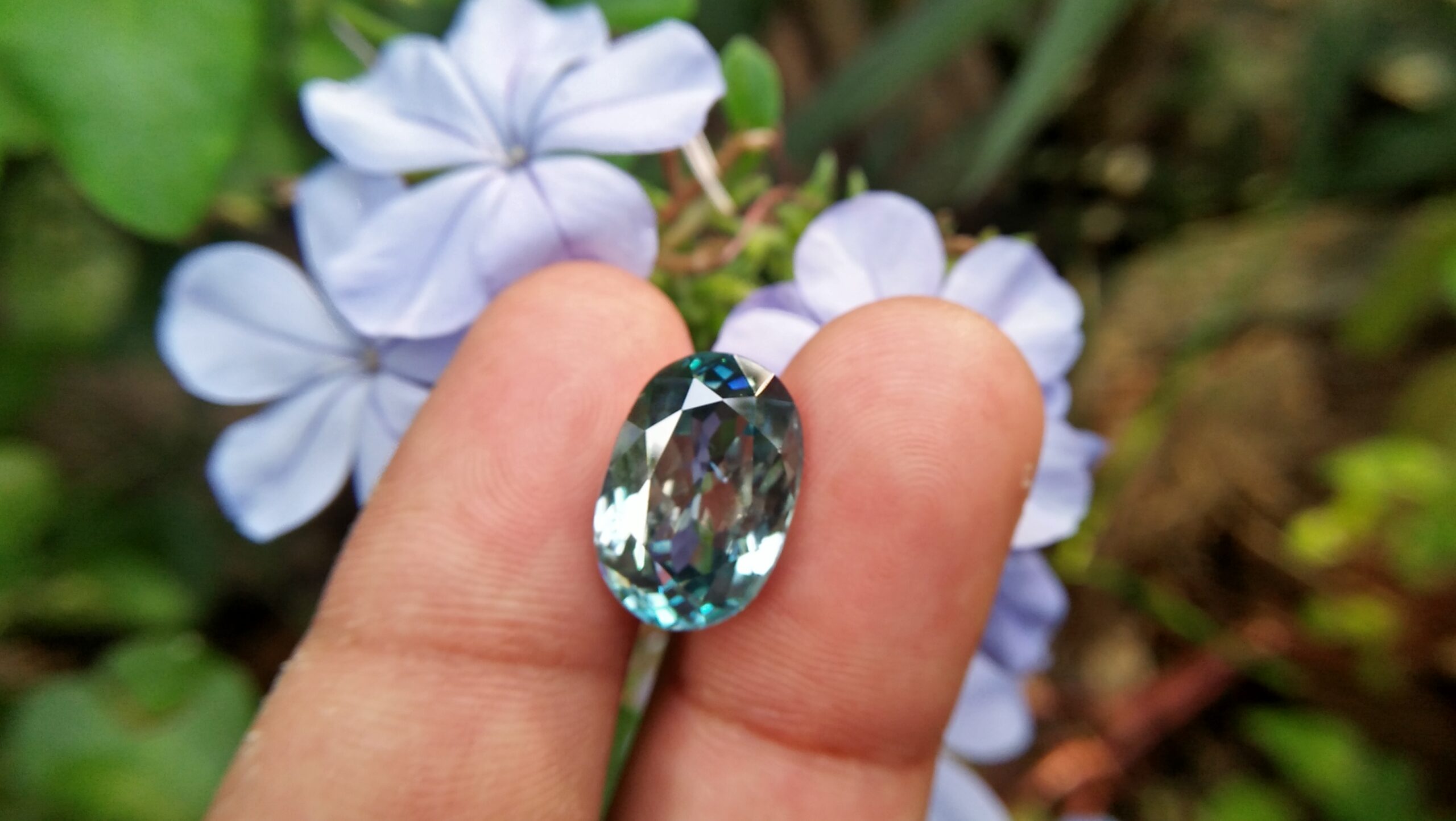 Natural Genuine Blue Zircon - Starlite WEIGHT : 13.03ct COLOUR : Vivid Greenish Blue CUT & SHAPE : Fancy Oval TRANSPARENCY : Transparent MEASUREMMENT : 15.2x 10.35 x 7.21mm SPECREUM : Rare earth spectrum TREATMENT : None "GLK" Certified ( GIA Alumni Association Member/ Member of Gemmological association Great Britain) GLK : UN - 01484 • Blue zircon is one of the US birthstones for December