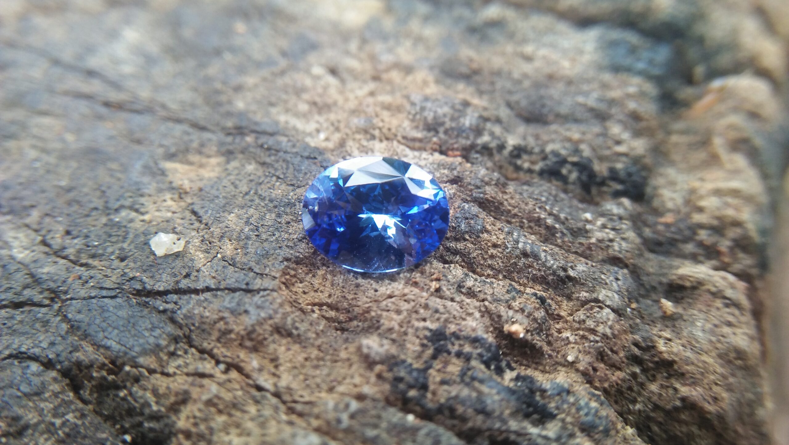 Sapphire is the birthstone for September NATURAL BLUE SAPPHIRE Shape : Ovel Cut : Flower Dimension : 7.5 mmx 5.9 mm x 3.4 mm Weight : 1.14 Cts Clarity : SI Colour : Blue Transparency : Transparent Tteatment : Unheated/ Natural Origin : Sri Lanka