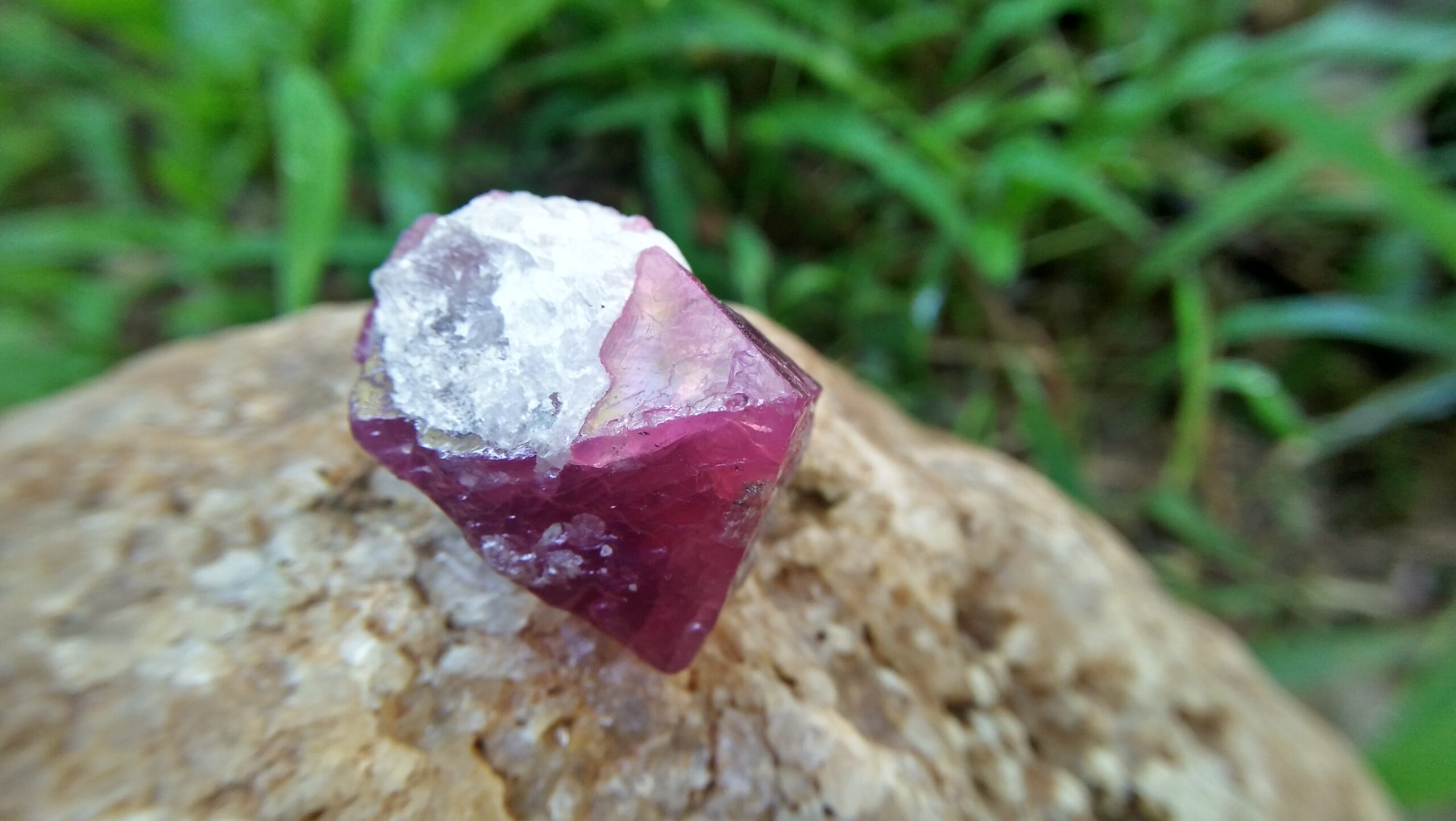 Natural Pink Spinel Crystal Specimen Weight : 113.30 Cts Fluorescence : Very good Fluorescence under UV light Treatment : None/ Natural