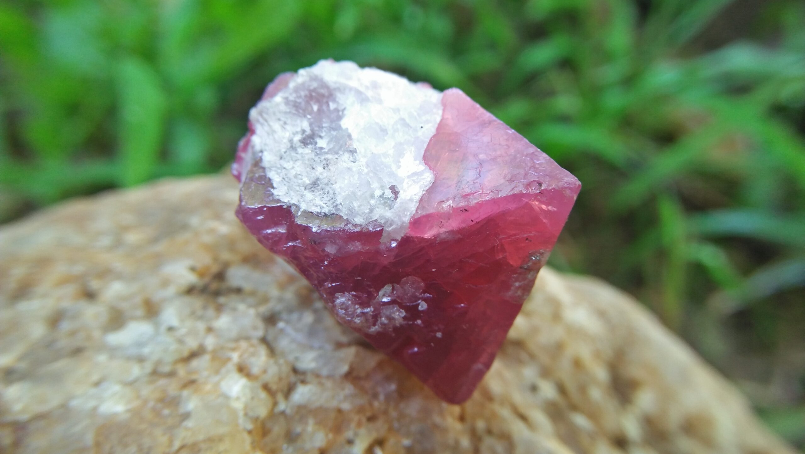 Natural Pink Spinel Crystal Specimen Weight : 113.30 Cts Fluorescence : Very good Fluorescence under UV light Treatment : None/ Natural