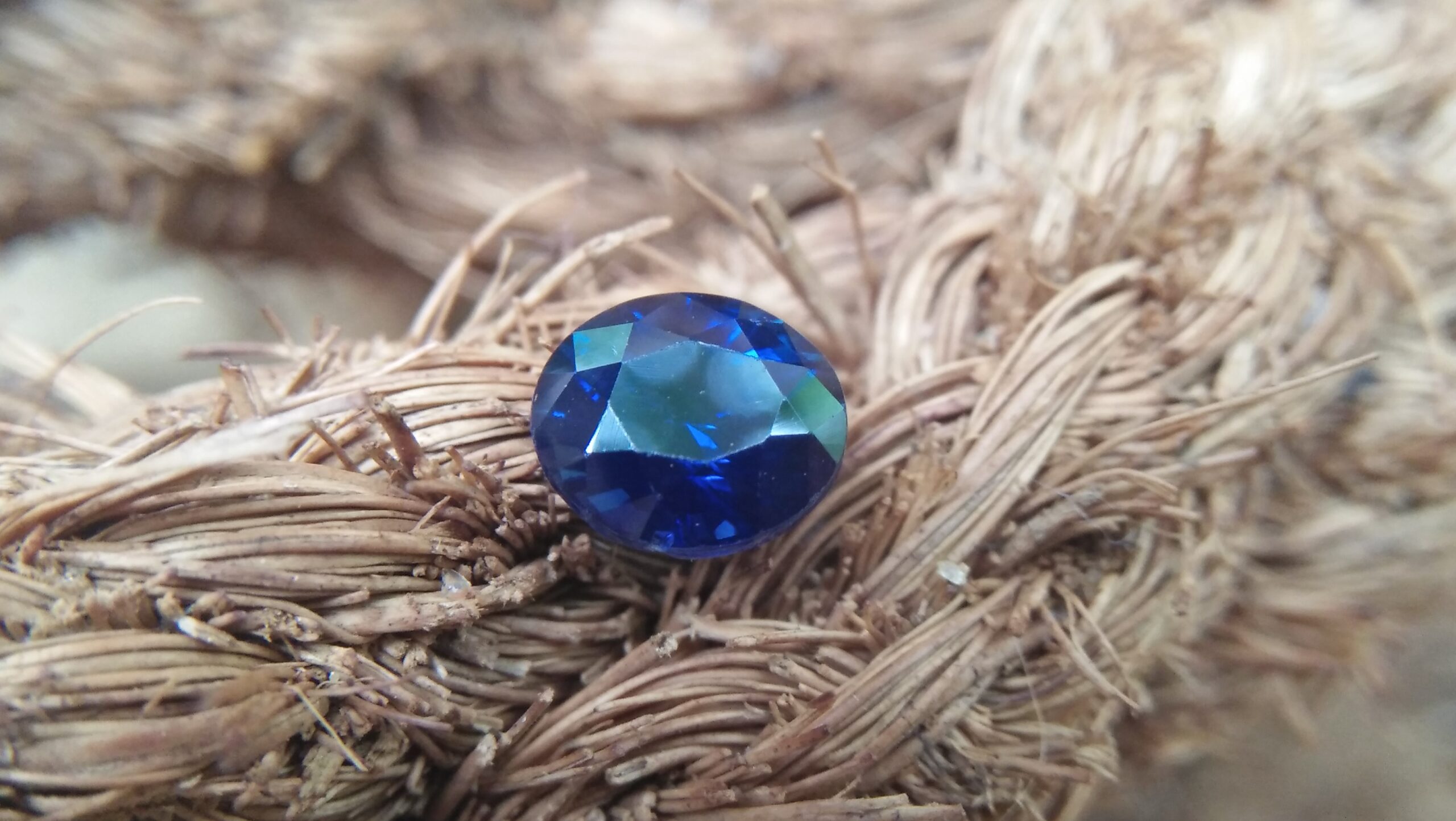 Sapphire is the birthstone for September NATURAL BLUE SAPPHIRE Shape : Ovel Cut : Mixed Cut Dimension : 6.7mm x 5.9mm x 4.3mm Weight : 1.35Cts Clarity : VVS Colour : Royel Blue Transparency : Transparent