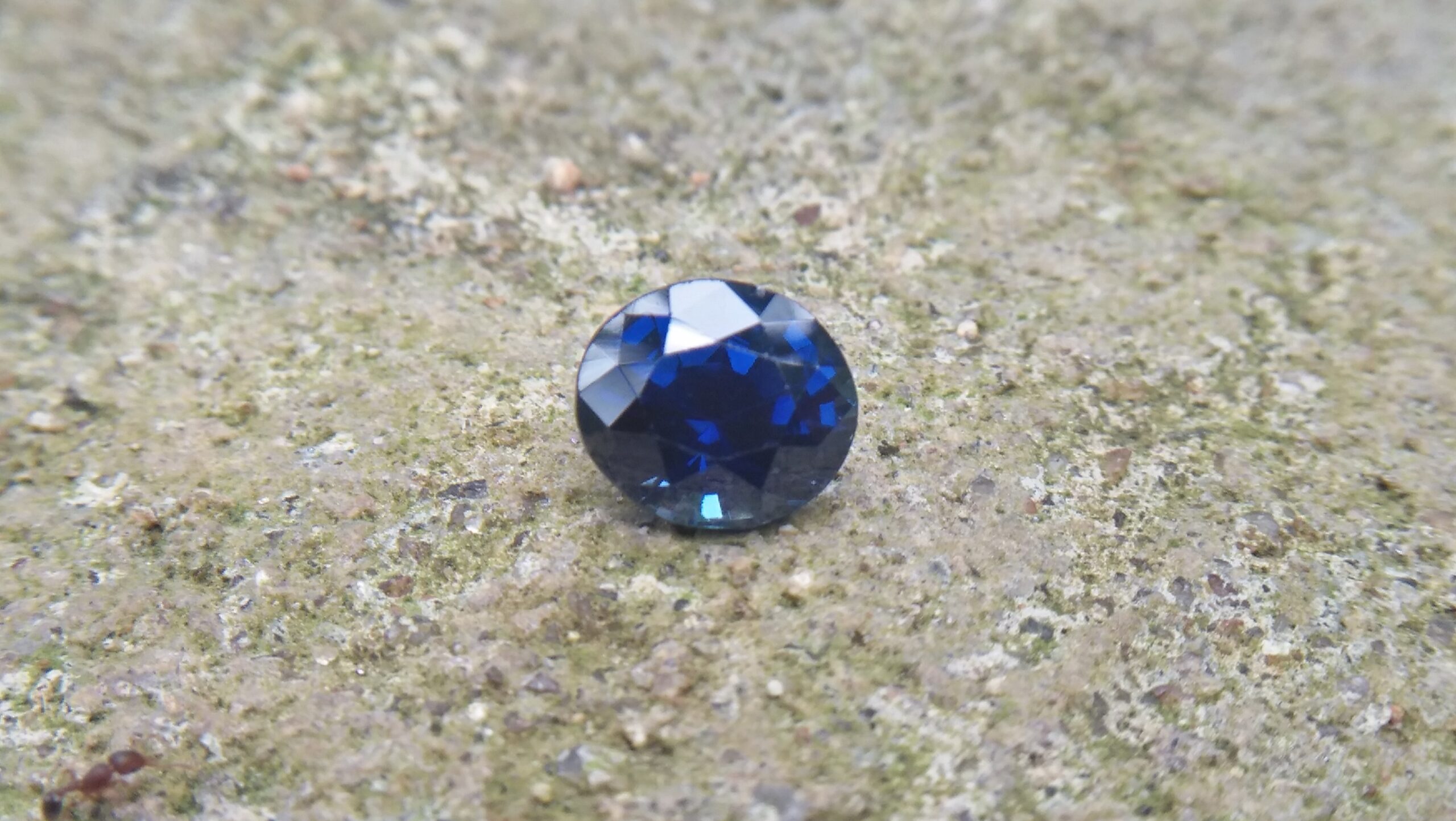 Sapphire is the birthstone for September NATURAL BLUE SAPPHIRE Shape : Ovel Cut : Mixed Cut Dimension : 6.7mm x 5.9mm x 4.3mm Weight : 1.35Cts Clarity : VVS Colour : Royel Blue Transparency : Transparent