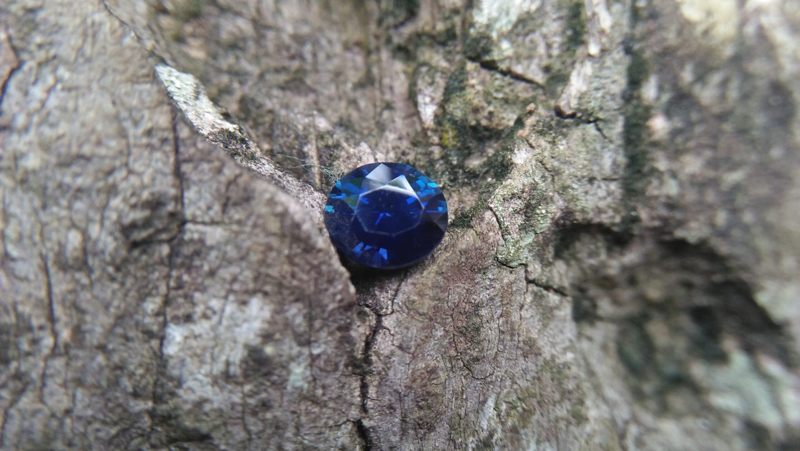Sapphire is the birthstone for September NATURAL BLUE SAPPHIRE Shape : Ovel Cut : Mixed Cut Dimension : 6.7mm x 5.9mm x 4.3mm Weight : 1.35Cts Clarity : VVS Colour : Royel Blue Transparency : Transparent