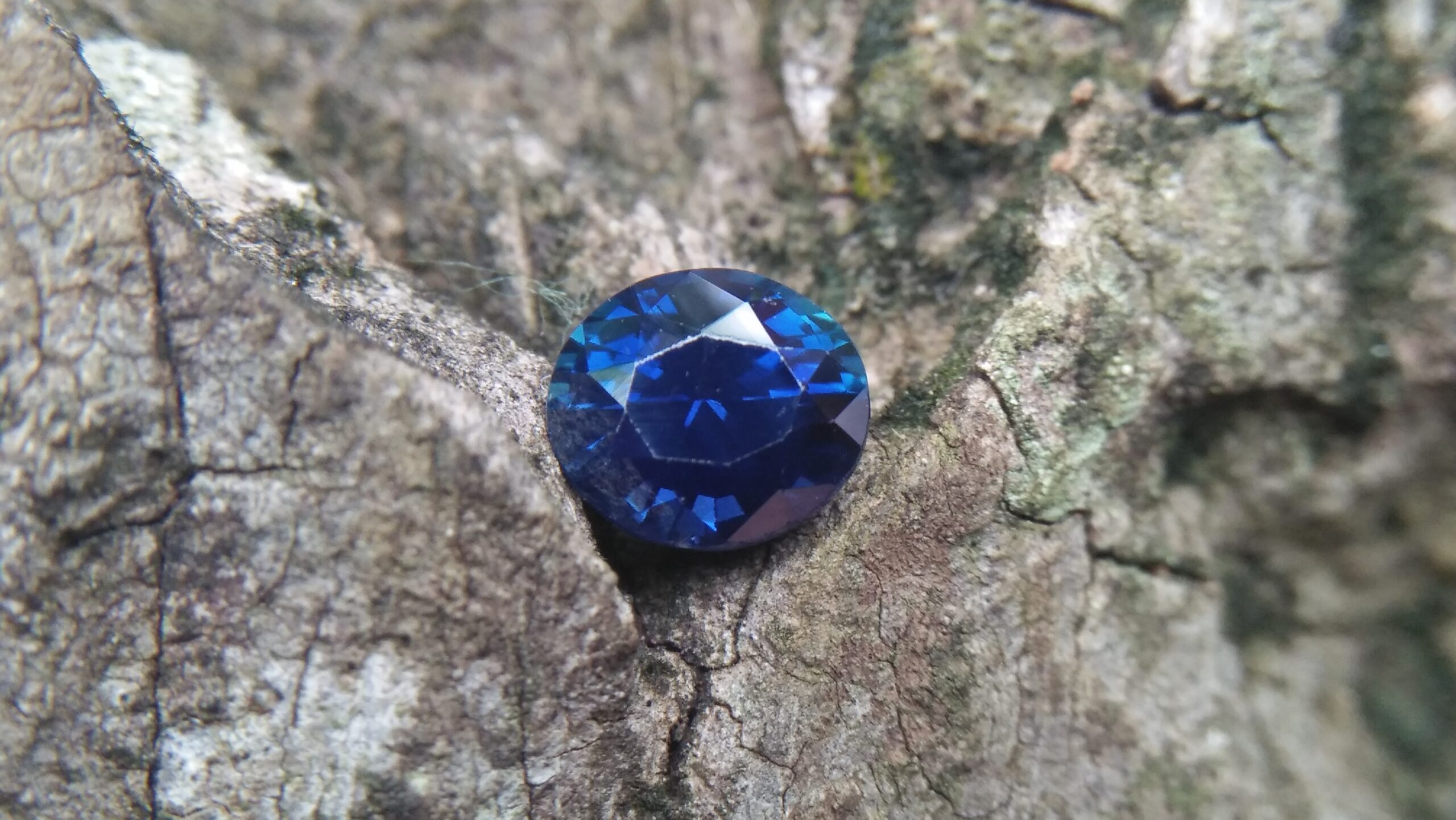 Sapphire is the birthstone for September NATURAL BLUE SAPPHIRE Shape : Ovel Cut : Mixed Cut Dimension : 6.7mm x 5.9mm x 4.3mm Weight : 1.35Cts Clarity : VVS Colour : Royel Blue Transparency : Transparent