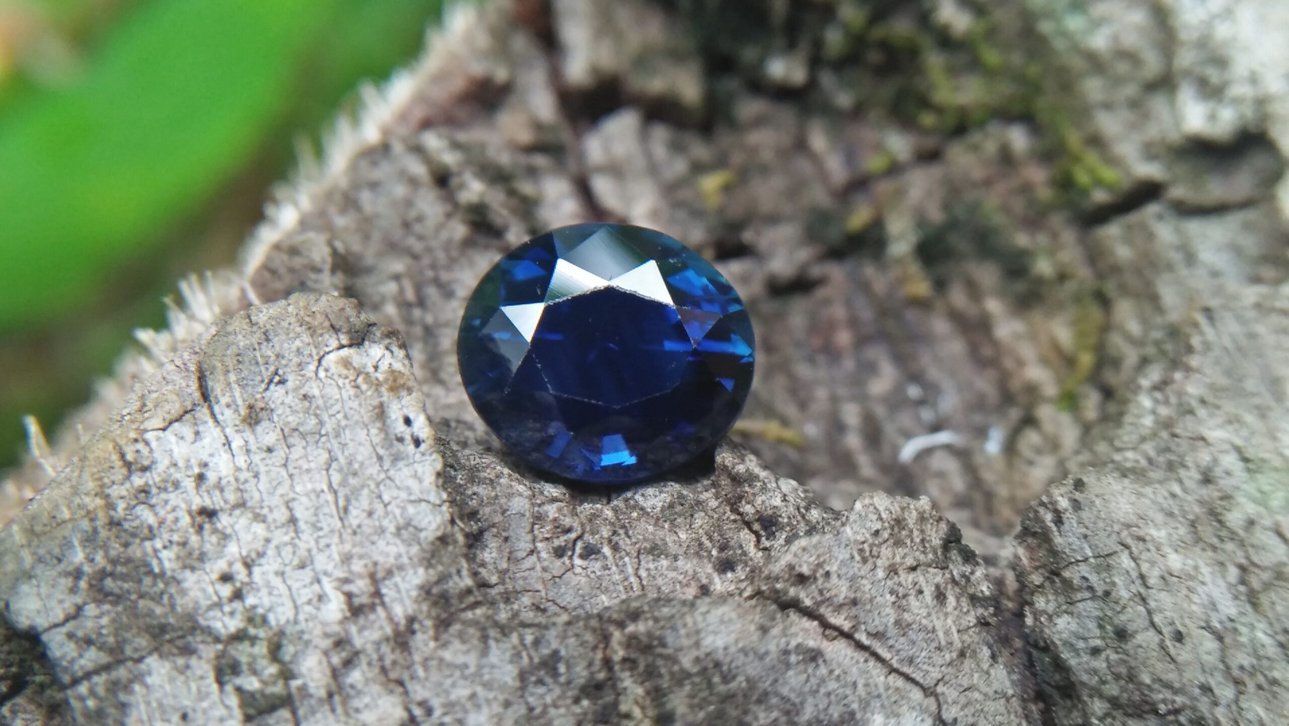 Sapphire is the birthstone for September NATURAL BLUE SAPPHIRE Shape : Ovel Cut : Mixed Cut Dimension : 6.7mm x 5.9mm x 4.3mm Weight : 1.35Cts Clarity : VVS Colour : Royel Blue Transparency : Transparent