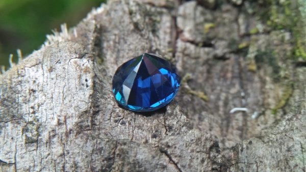 Sapphire is the birthstone for September NATURAL BLUE SAPPHIRE Shape : Ovel Cut : Mixed Cut Dimension : 6.7mm x 5.9mm x 4.3mm Weight : 1.35Cts Clarity : VVS Colour : Royel Blue Transparency : Transparent