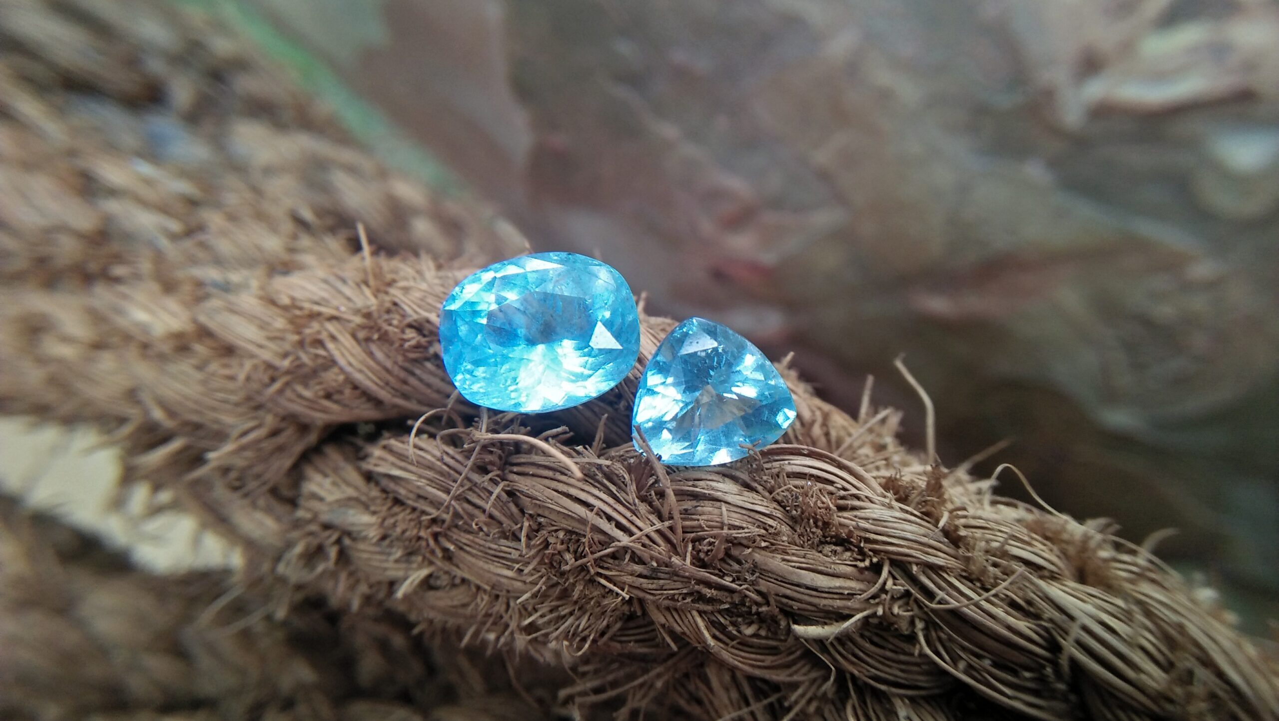 NATURAL AQUAMARINE Shape : Cution/ Triangle Clarity : SI Treatment : Natural/Unheated Weight : 1.50cts/ 3.15Cts Dimension : 9.9mm x 8mm x 6.5mm 7.9mm x 7.7mm x 4.9mm Colour : Bluish Green Gemstones direct from the source