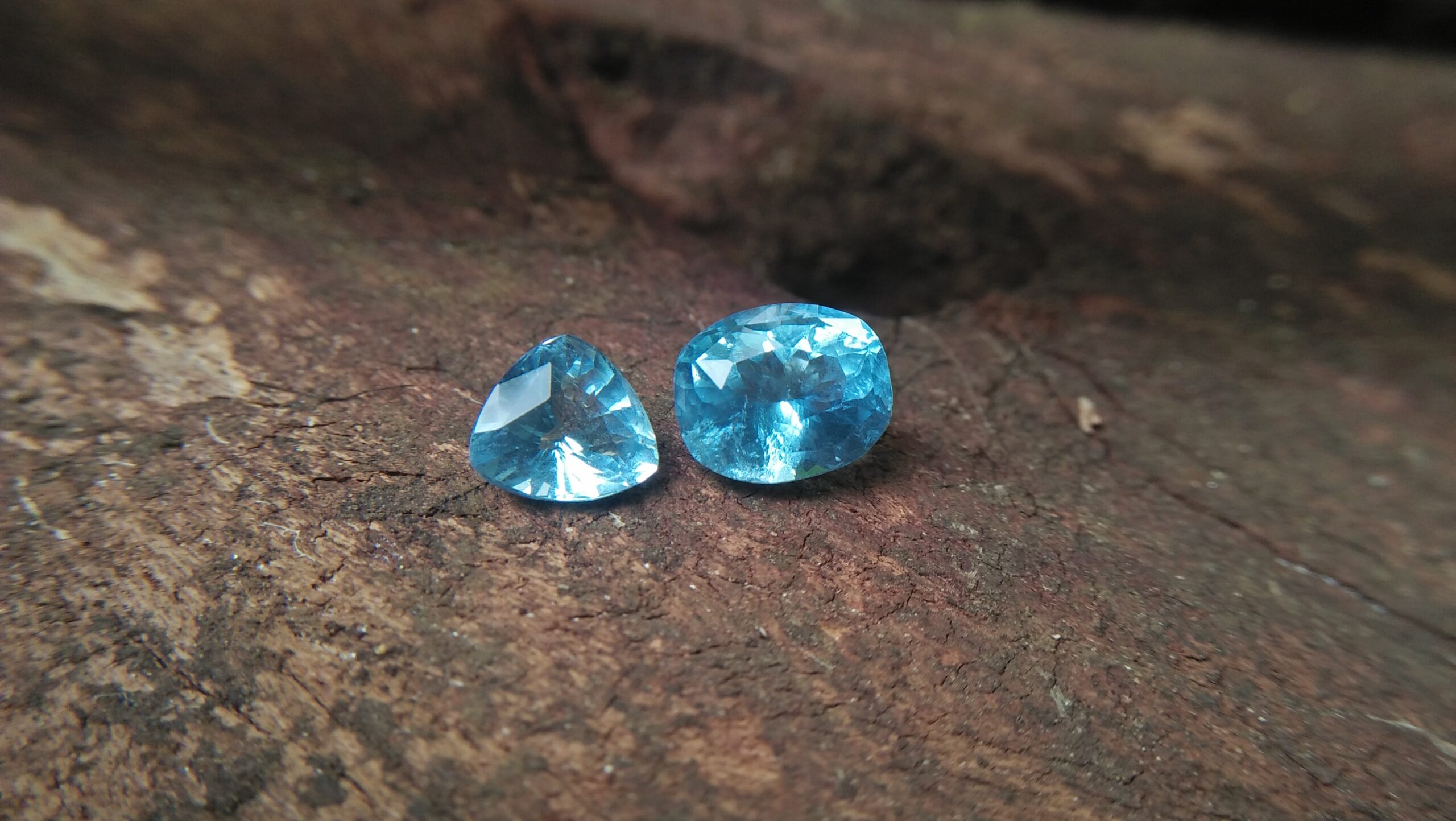 NATURAL AQUAMARINE Shape : Cution/ Triangle Clarity : SI Treatment : Natural/Unheated Weight : 1.50cts/ 3.15Cts Dimension : 9.9mm x 8mm x 6.5mm 7.9mm x 7.7mm x 4.9mm Colour : Bluish Green Gemstones direct from the source