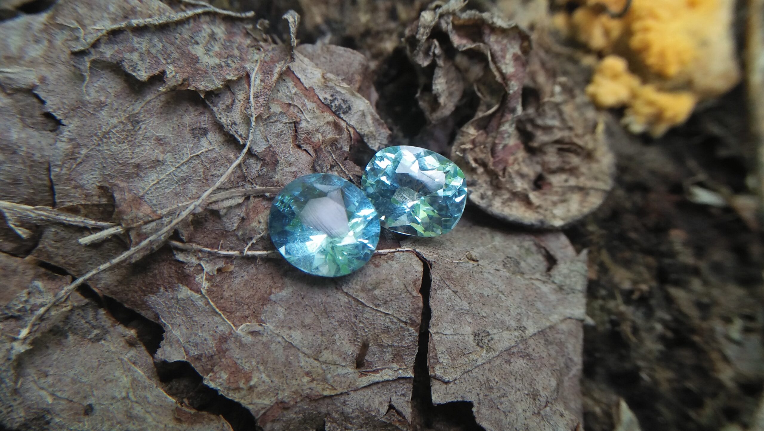 Healings of Aquamarine, Aquamarine Heals emotional trauma, Cools high temper and conflict, Relieves stress, helps get in touch with suppressed emotions, Brings peace, Clears the mind, Calms the heart and many healing in this stone. NATURAL AQUAMARINE Aquamarine is a color variety of the mineral beryl. Beryl is a mineral composed of beryllium aluminium cyclosilicate with the chemical formula Be₃Al₂. Well-known varieties of beryl include emerald and aquamarine. Naturally occurring, hexagonal crystals of beryl can be up to several meters in size, but terminated crystals are relatively rare. Hardness : 7.5 – 8 Crystal system : Hexagonal Specific gravity : Average 2.76 Optical properties : Uniaxial (-) Refractive index : nω = 1.564–1.595 nε = 1.568–1.602