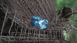 Healings of Aquamarine, Aquamarine Heals emotional trauma, Cools high temper and conflict, Relieves stress, helps get in touch with suppressed emotions, Brings peace, Clears the mind, Calms the heart and many healing in this stone. NATURAL AQUAMARINE Aquamarine is a color variety of the mineral beryl. Beryl is a mineral composed of beryllium aluminium cyclosilicate with the chemical formula Be₃Al₂. Well-known varieties of beryl include emerald and aquamarine. Naturally occurring, hexagonal crystals of beryl can be up to several meters in size, but terminated crystals are relatively rare. Hardness : 7.5 – 8 Crystal system : Hexagonal Specific gravity : Average 2.76 Optical properties : Uniaxial (-) Refractive index : nω = 1.564–1.595 nε = 1.568–1.602