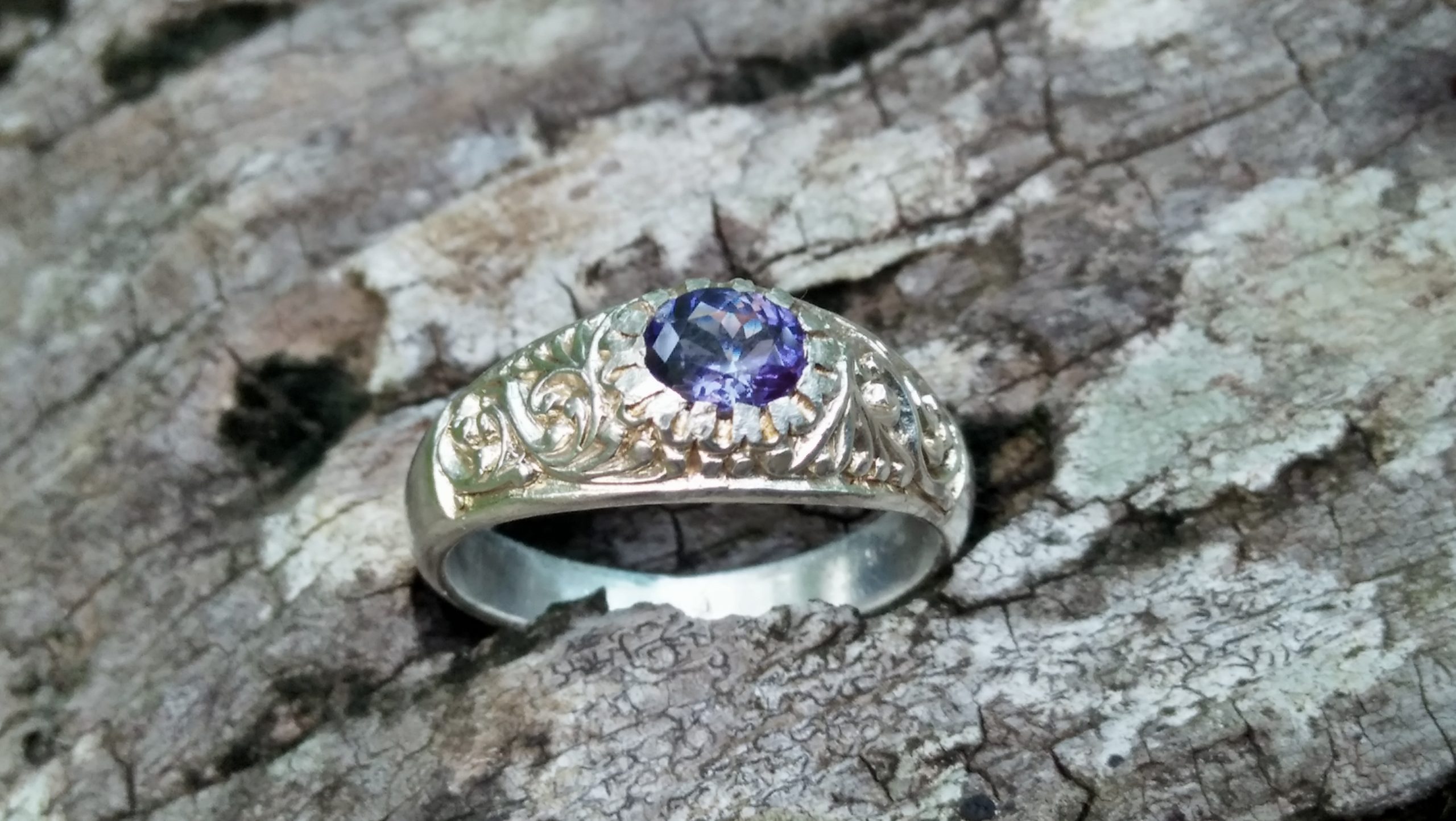 Palladium Plated – Natural Purplish Blue Sapphire Ringstone