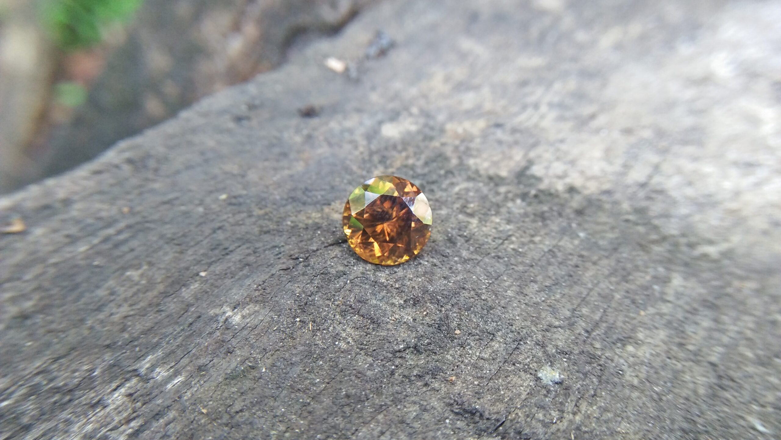 Natural Golden Honey Colour Zircon WEIGHT : 4.20Cts COLOUR : Golden Honey Yellow CUT & SHAPE : Round Flower Cut TRANSPARENCY : Transparent MEASUREMMENT : 8.85 mm x 6 mm TREATMENT : None Origin : Sri Lanka Clarity : SI