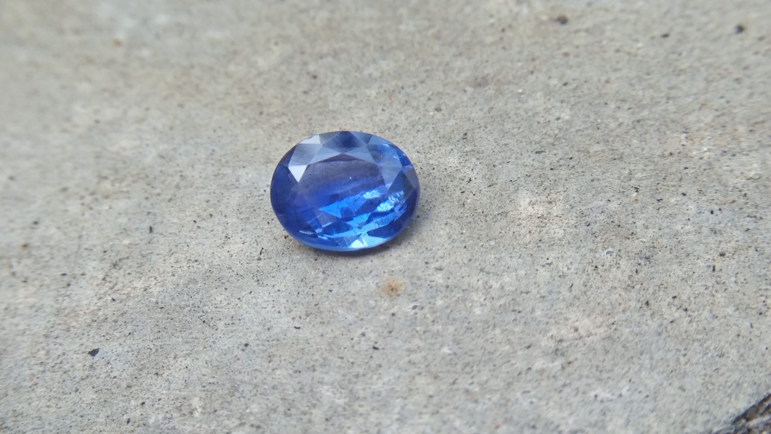 CEYLON NATURAL BlUE SAPPHIRE