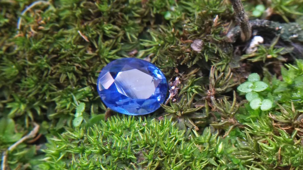 CEYLON NATURAL BlUE SAPPHIRE