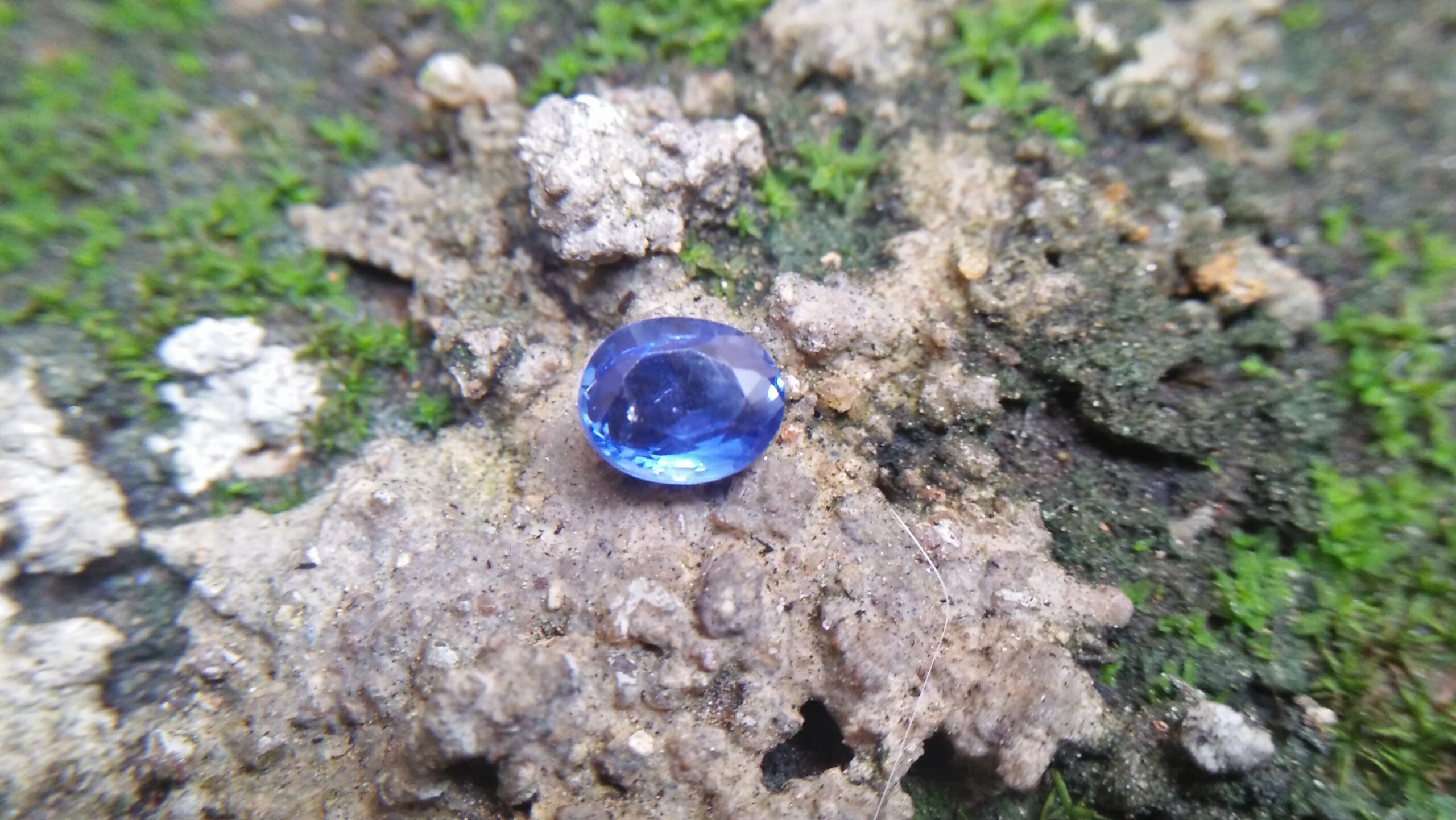 CEYLON NATURAL BlUE SAPPHIRE