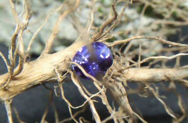 Ceylon Natural Colour Change Sapphire Shape : Cushion Colour : C.C from Violet to Purple Weight : 0.55Cts Dimension : 5.3 x 4.4 x 3.0 mm Treatment : Unheated 变色蓝宝石 重量 : 0.55卡拉   尺寸 : 5.3 x 4.4 x 3.0 mm 颜色 : 紫罗兰色，紫色 透明 : 好透明  形状 : 垫形 治療：没有加热 • CSL - Colored Stone Laboratory Certified ( GIA Alumina Association Member ) • CSL Memo No : ODCB693A4671