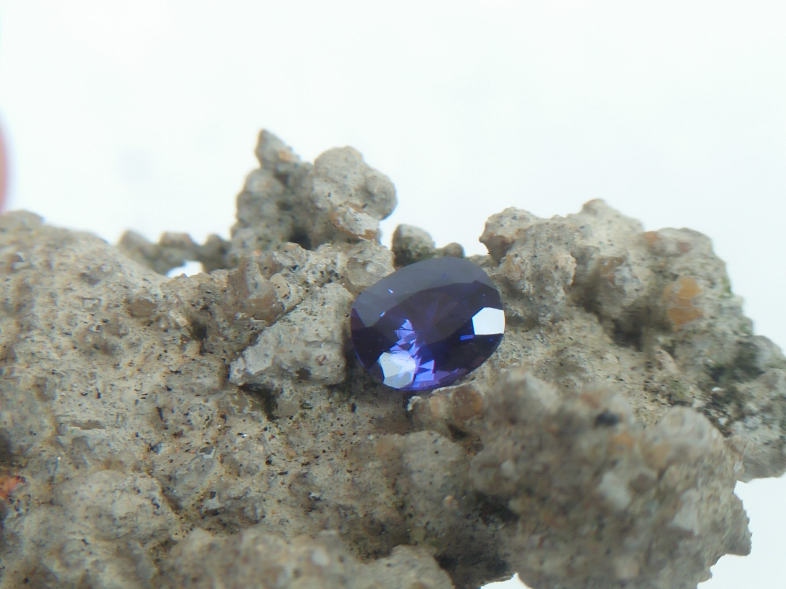 Ceylon Natural Colour Change Sapphire Shape : Cushion Colour : C.C from Violet to Purple Weight : 0.55Cts Dimension : 5.3 x 4.4 x 3.0 mm Treatment : Unheated 变色蓝宝石 重量 : 0.55卡拉   尺寸 : 5.3 x 4.4 x 3.0 mm 颜色 : 紫罗兰色，紫色 透明 : 好透明  形状 : 垫形 治療：没有加热 • CSL - Colored Stone Laboratory Certified ( GIA Alumina Association Member ) • CSL Memo No : ODCB693A4671