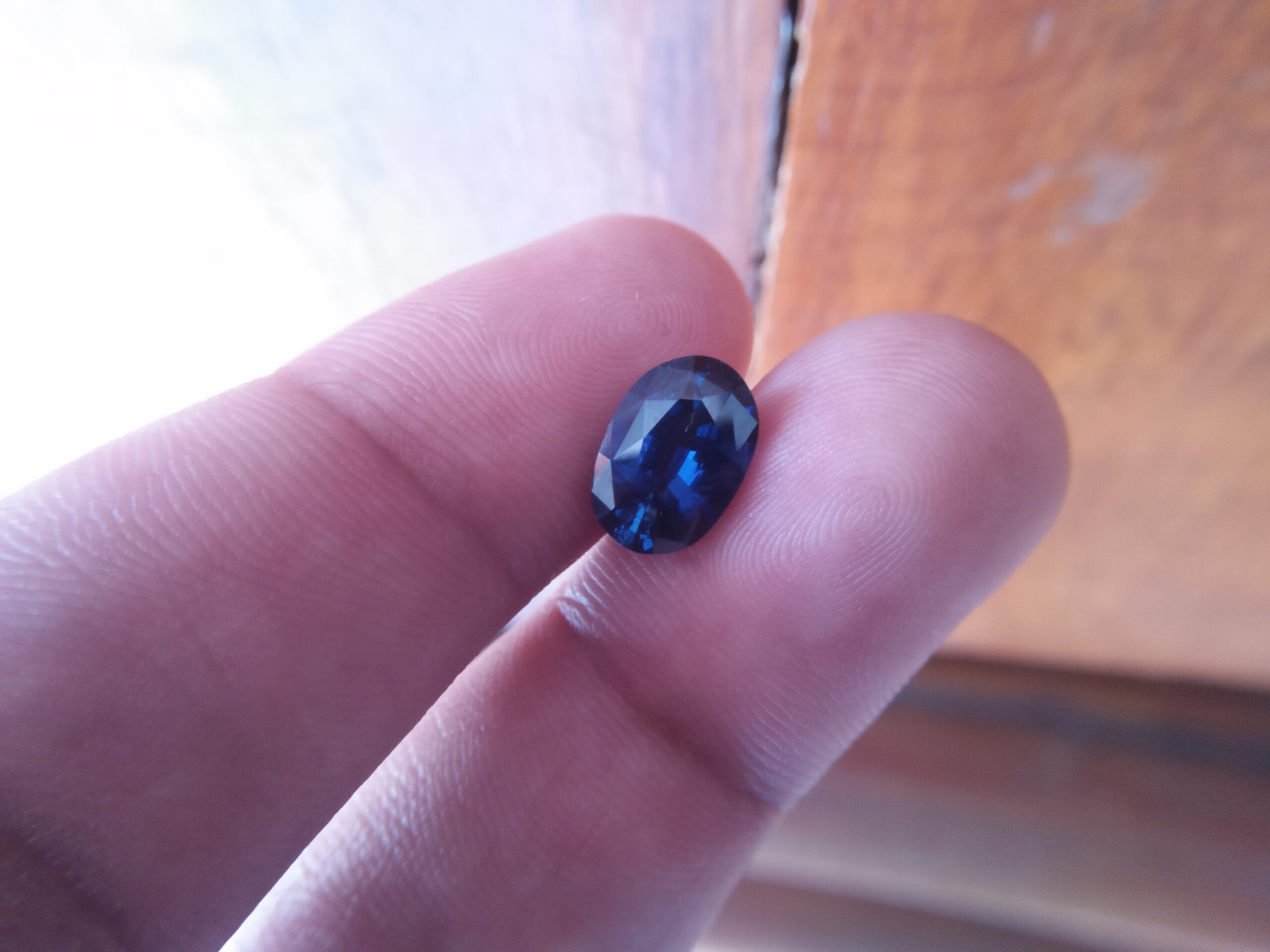 NATURAL BLUE SAPPHIRE Colour : Peacock Blue Shape : Oval Weight : 3.09 CTS Dimension : 10.4 x 7.2 x 4.8 mm Treatment : Heated Clarity : SI • CSL - Colored Stone Laboratory Certified ( GIA Alumina Association Member ) • CSL Memo No : 2F67B4C234D2 蓝宝石 重量 : 3.09卡拉 尺寸 : 10.4 x 7.2 x 4.8 mm 颜色 : 蓝色 透明 : 好透明 形状 : 梨形 治療:加熱 清晰度 : SI