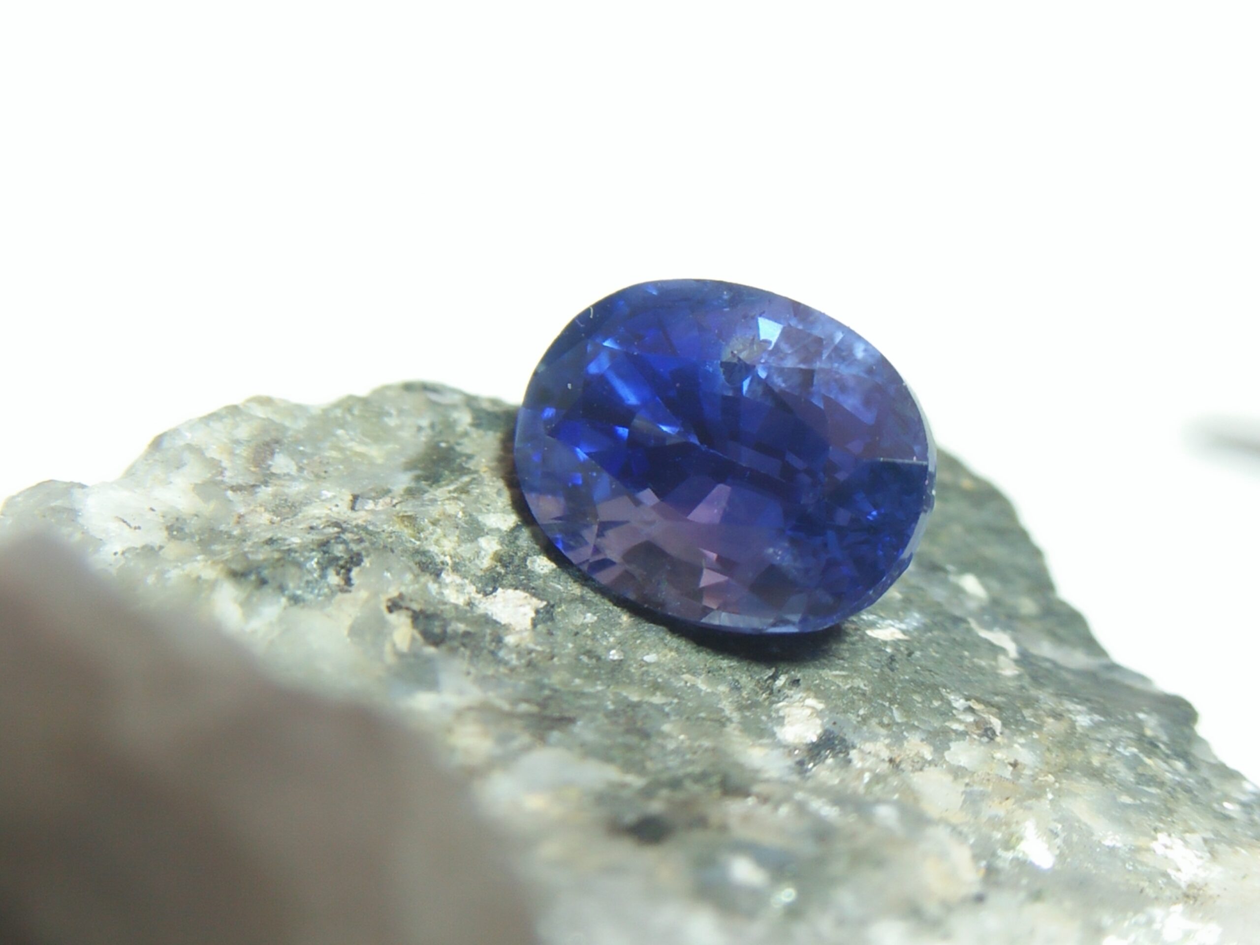 NATURAL BLUE SAPPHIRE (Royel Blue) Sapphire is a precious gemstone, a variety of the mineral corundum, consisting of aluminium oxide with trace amounts of elements such as iron, titanium, chromium, copper, or magnesium. Sapphire of all colors have become especially popular for engagement rings, since sapphire is durable enough to wear every day Fashions come and go, but blue sapphire is always popular for important jewelry such as engagement rings. • Zodiac Sign : Capricorn, Aquarius • Planet : Saturn