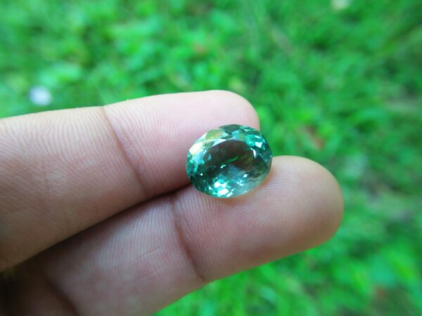 Rare Veriety of Quartz Family - Natural Prasiolite Colour : Green Shape : Oval Weight : 7.59 CTS Dimension : 13.4 x 11.0 x 8.4 mm Treatment : UNHeated Clarity : Clean • CSL - Colored Stone Laboratory Certified ( GIA Alumina Association Member ) • CSL Memo No : ECC59E19C158 绿色石英 重量 : 7.59 卡拉 尺寸 : 13.4 x 11.0 x 8.4 mm 颜色 : 绿色 透明 : 好透明 形状 : 梨形 治療 : 没有加热 清晰度 : 清洁