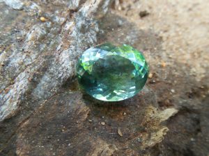 Rare Veriety of Quartz Family - Natural Prasiolite Colour : Green Shape : Oval Weight : 7.59 CTS Dimension : 13.4 x 11.0 x 8.4 mm Treatment : UNHeated Clarity : Clean • CSL - Colored Stone Laboratory Certified ( GIA Alumina Association Member ) • CSL Memo No : ECC59E19C158 绿色石英 重量 : 7.59 卡拉 尺寸 : 13.4 x 11.0 x 8.4 mm 颜色 : 绿色 透明 : 好透明 形状 : 梨形 治療 : 没有加热 清晰度 : 清洁