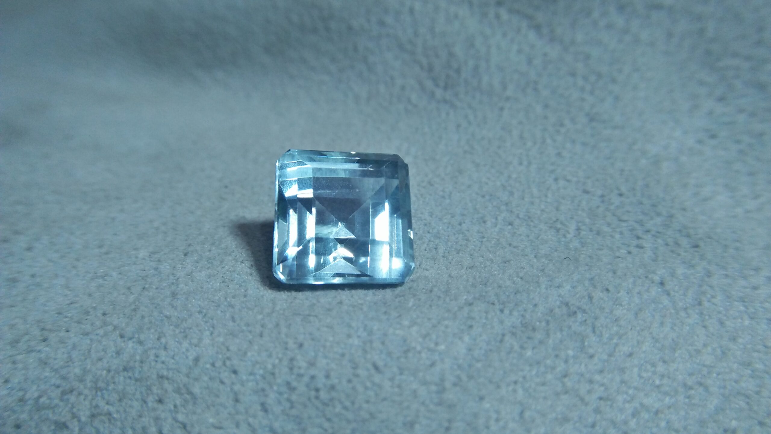 Natural Blue Topaz Topaz is a silicate mineral of aluminium and fluorine with the chemical formula Al₂SiO₄(F, OH)₂. Topaz is excellent for cleansing the aura, and for relaxing and releasing tension at any level. It is highly empathic to the system and directs its energy to where it is needed most, aligning the meridians of the body.