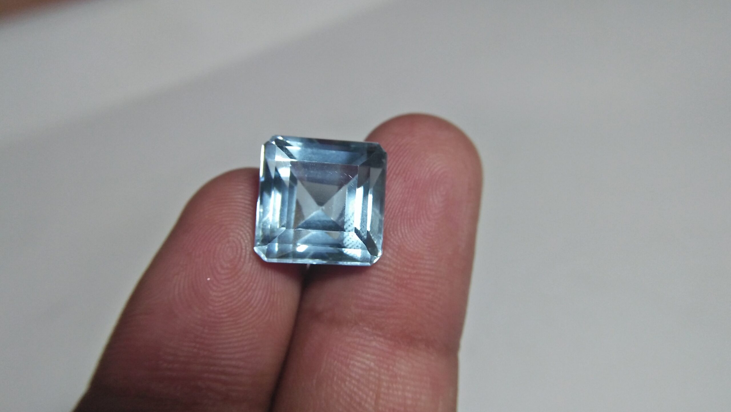 Natural Blue Topaz Colour : Light Blue Shape : Octagon Weight : 17.17 Dimension : 14.5 x 14.5 x 11.1 mm Treatment : None Clarity : Very Clean • CSL - Colored Stone Laboratory Certified ( GIA Alumina Association Member ) • CSL Memo No : 35A3BDDA4770