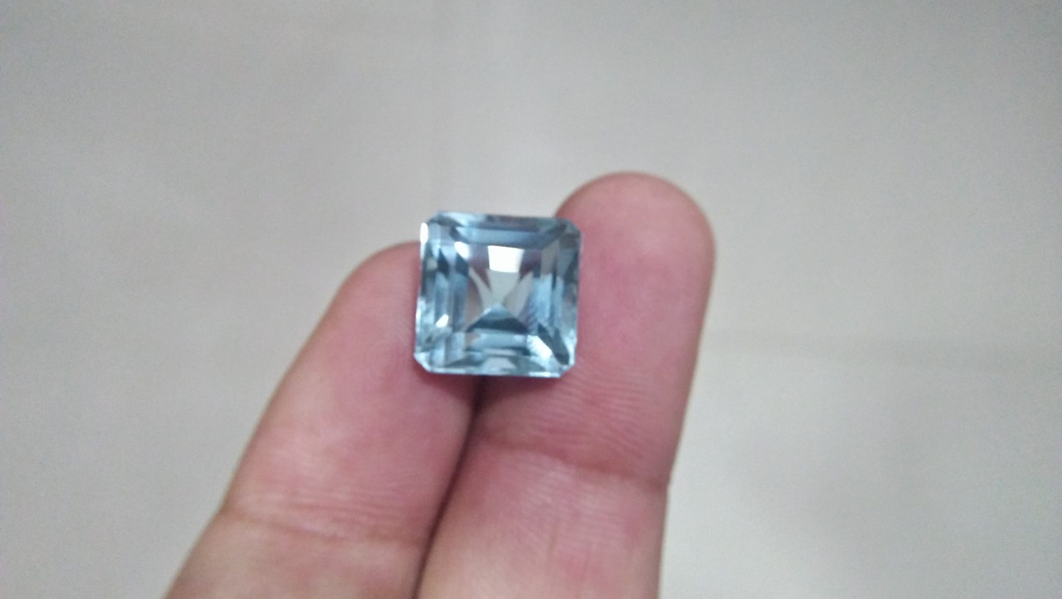 Natural Blue Topaz Colour : Light Blue Shape : Octagon Weight : 17.17 Dimension : 14.5 x 14.5 x 11.1 mm Treatment : None Clarity : Very Clean • CSL - Colored Stone Laboratory Certified ( GIA Alumina Association Member ) • CSL Memo No : 35A3BDDA4770