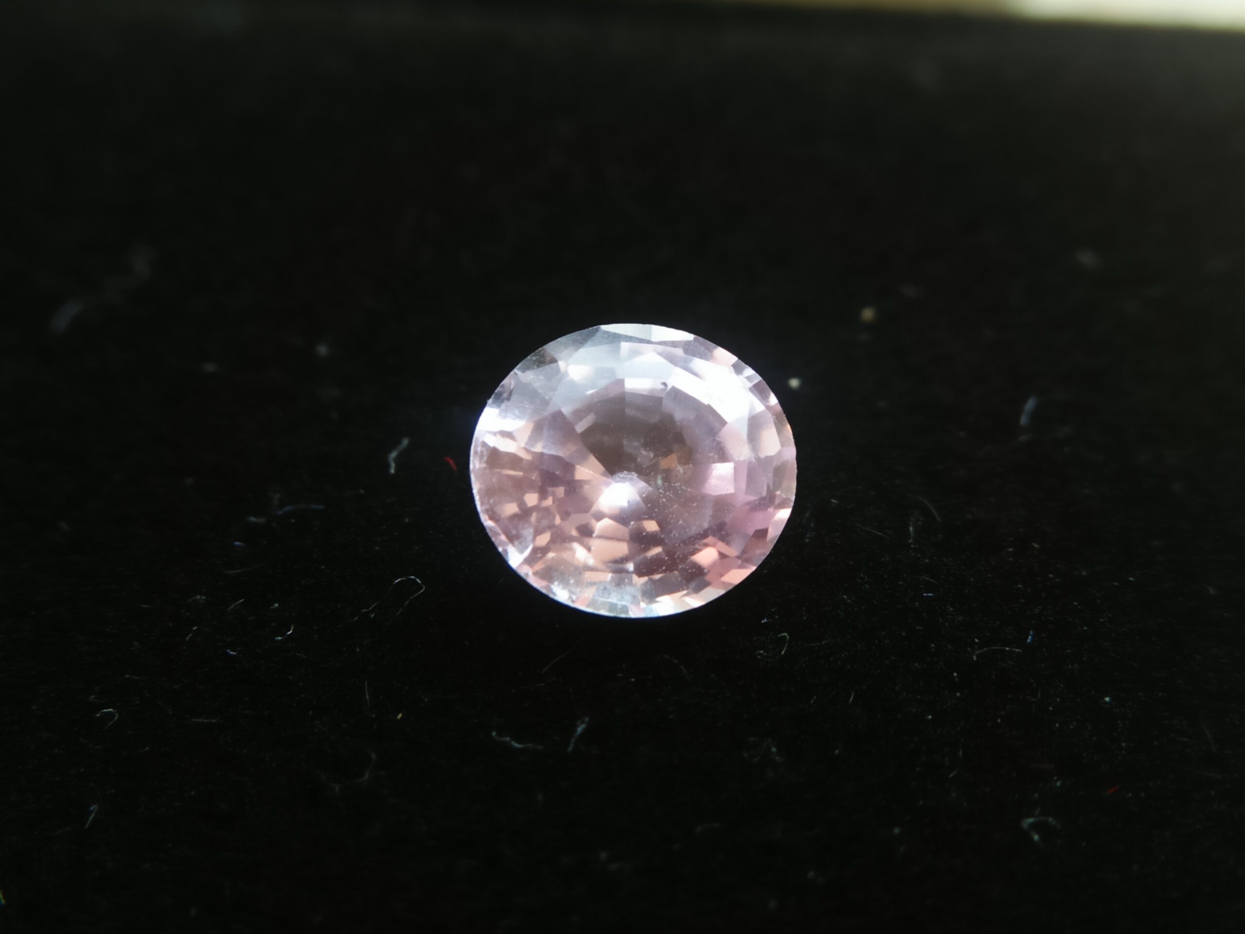 Ceylon Light Pink Sapphire  Colour : Light Pink Shape : oval Weight : 1.17 Cts Dimension : 6.7 x 6.1 x 3.5 mm Treatment : Heated Clarity : VS • CSL - Colored Stone Laboratory Certified ( GIA Alumina Association Member ) • CSL Memo No : E723FE70DEBE 粉紅的藍寶石 重量 : 1.17 卡拉 尺寸 : 6.7 x 6.1 x 3.5 mm 颜色 : 淡粉色 透明 : 好透明 形状 : 椭圆形 治療 : 加熱 清晰度 : VS