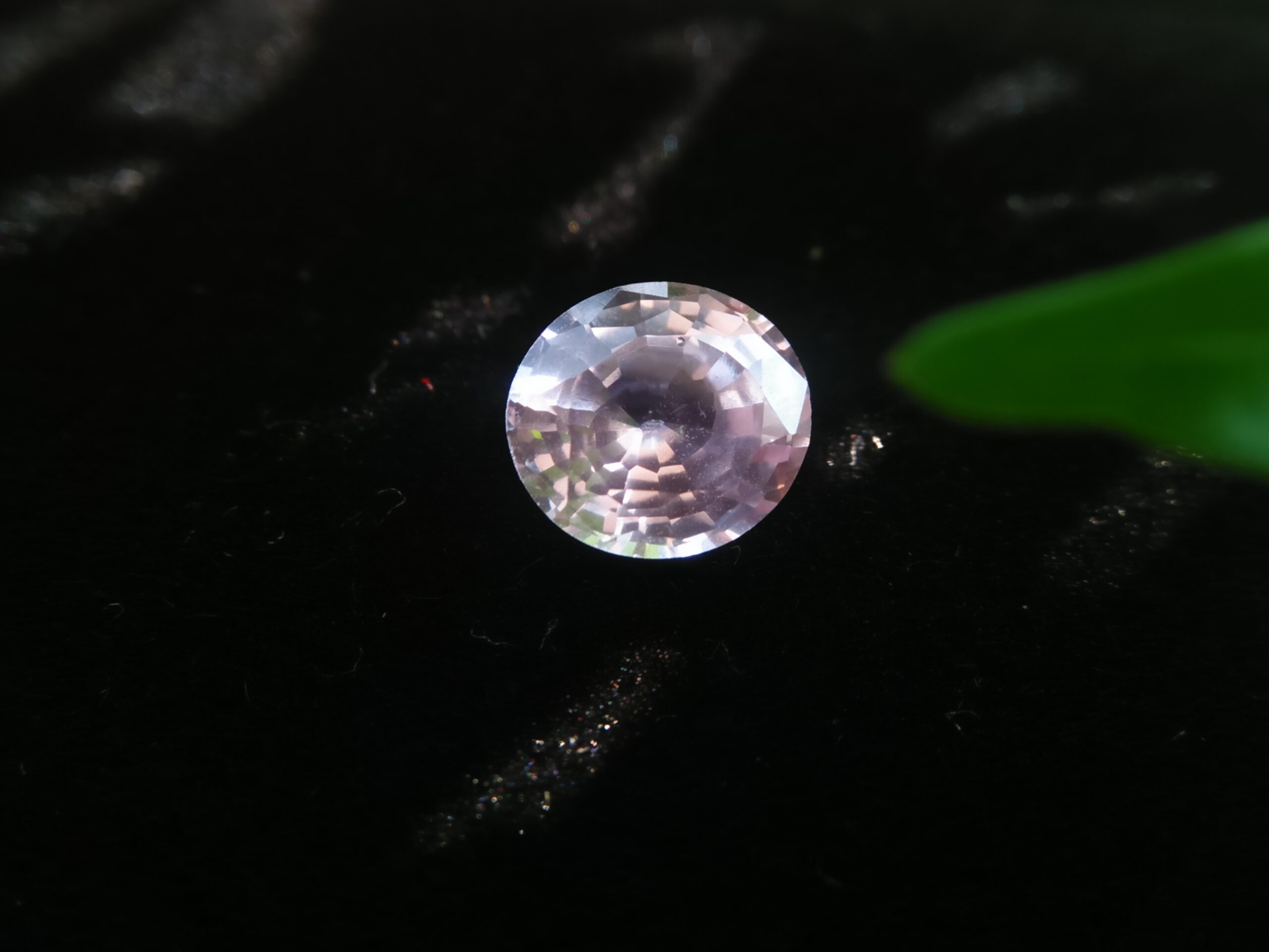 Ceylon Light Pink Sapphire  Colour : Light Pink Shape : oval Weight : 1.17 Cts Dimension : 6.7 x 6.1 x 3.5 mm Treatment : Heated Clarity : VS • CSL - Colored Stone Laboratory Certified ( GIA Alumina Association Member ) • CSL Memo No : E723FE70DEBE 粉紅的藍寶石 重量 : 1.17 卡拉 尺寸 : 6.7 x 6.1 x 3.5 mm 颜色 : 淡粉色 透明 : 好透明 形状 : 椭圆形 治療 : 加熱 清晰度 : VS