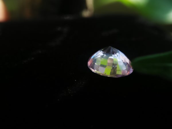 Ceylon Light Pink Sapphire  Colour : Light Pink Shape : oval Weight : 1.17 Cts Dimension : 6.7 x 6.1 x 3.5 mm Treatment : Heated Clarity : VS • CSL - Colored Stone Laboratory Certified ( GIA Alumina Association Member ) • CSL Memo No : E723FE70DEBE 粉紅的藍寶石 重量 : 1.17 卡拉 尺寸 : 6.7 x 6.1 x 3.5 mm 颜色 : 淡粉色 透明 : 好透明 形状 : 椭圆形 治療 : 加熱 清晰度 : VS