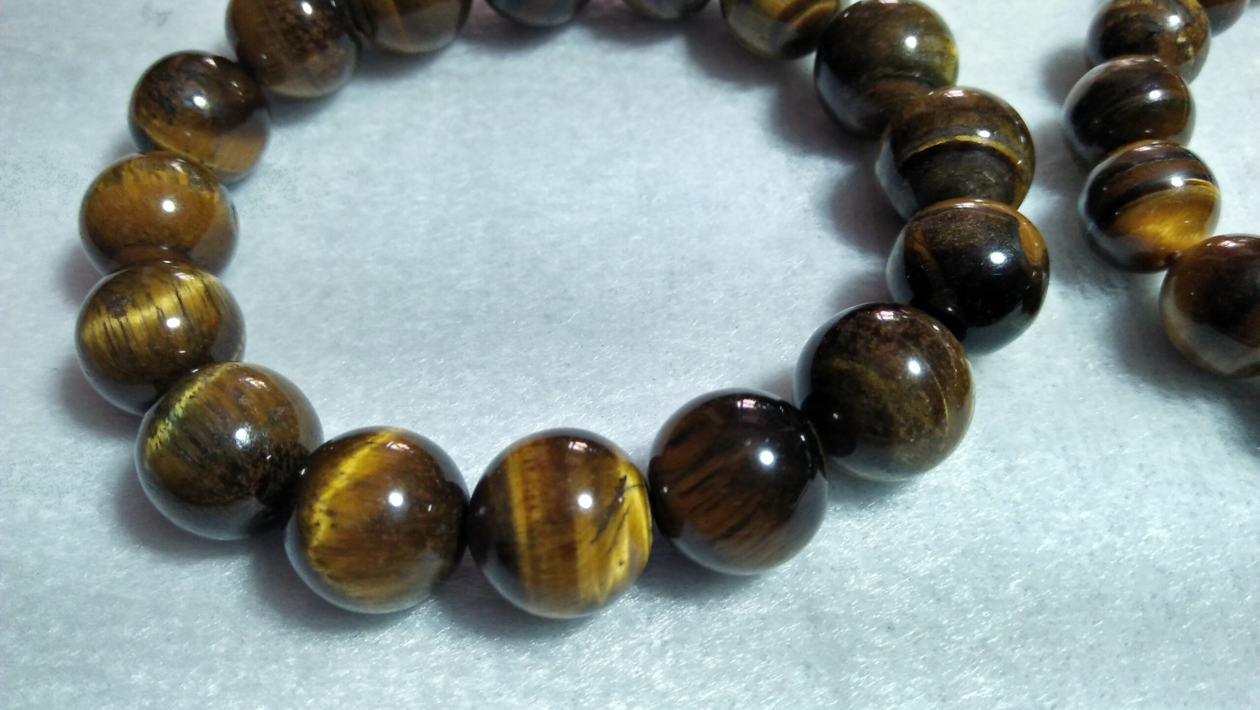 Tiger Eye Bracelet  Stone : Natural Tiger Eye Shape : Round Size : 8.8mm / 10.3mm / 12mm Treatment : Unheated / Natural Design : Gent / Ladies Both