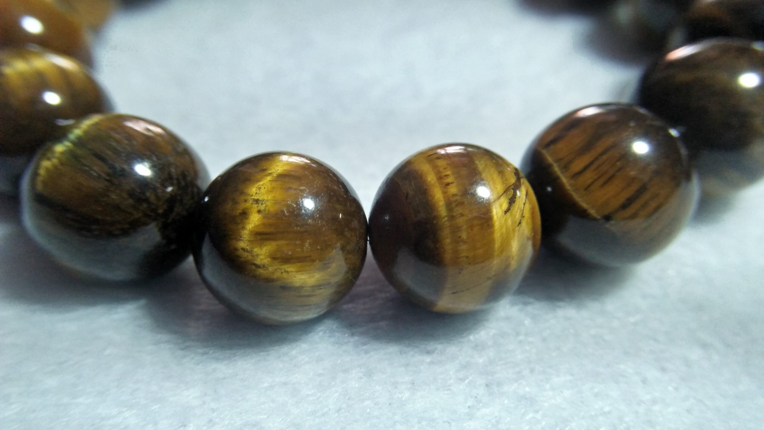 Tiger Eye Bracelet  Stone : Natural Tiger Eye Shape : Round Size : 8.8mm / 10.3mm / 12mm Treatment : Unheated / Natural Design : Gent / Ladies Both