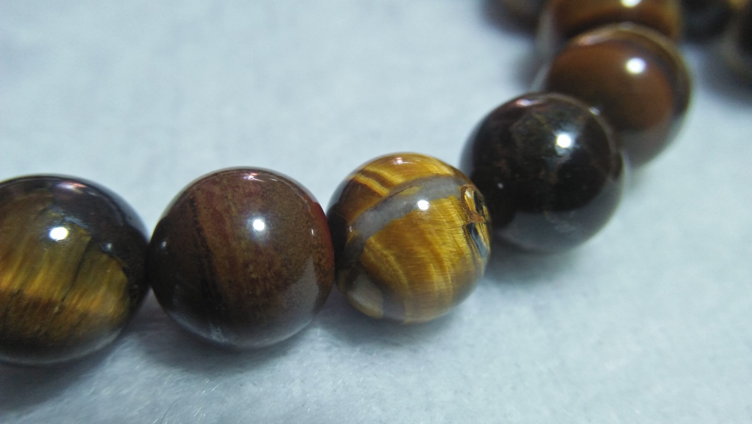 Tiger Eye Bracelet  Stone : Natural Tiger Eye Shape : Round Size : 8.8mm / 10.3mm / 12mm Treatment : Unheated / Natural Design : Gent / Ladies Both