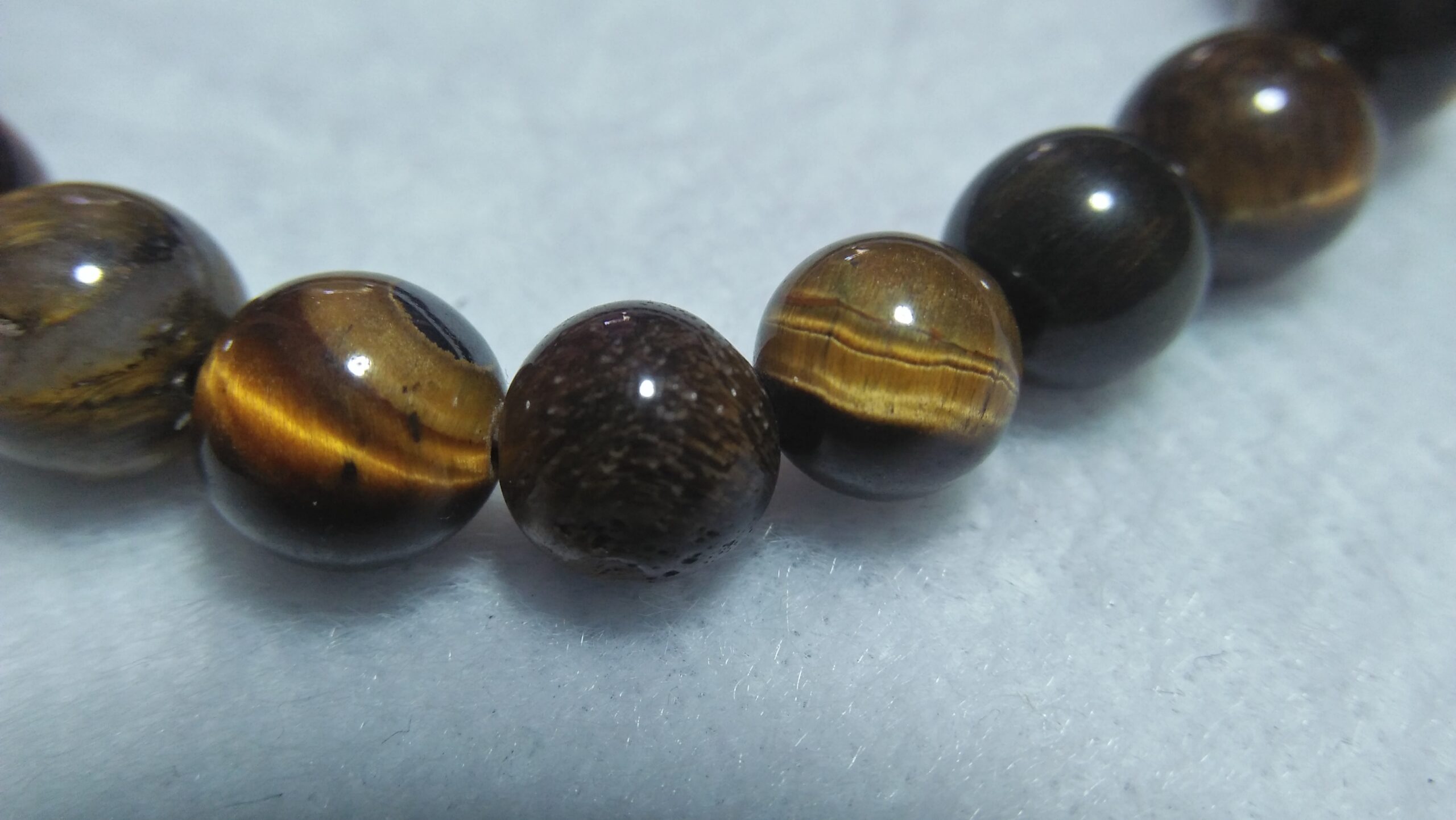 Tiger Eye Bracelet  Stone : Natural Tiger Eye Shape : Round Size : 8.8mm / 10.3mm / 12mm Treatment : Unheated / Natural Design : Gent / Ladies Both