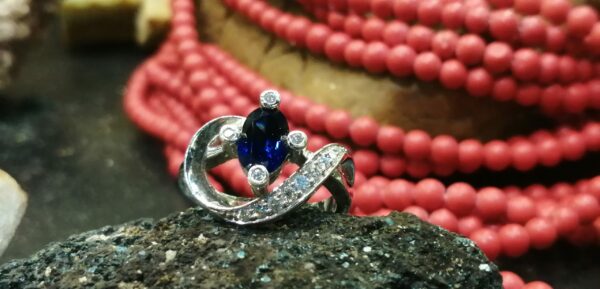 Natural Blue Sapphire and Diamonds 14K White Gold Ring - High Quality Jewel 14k